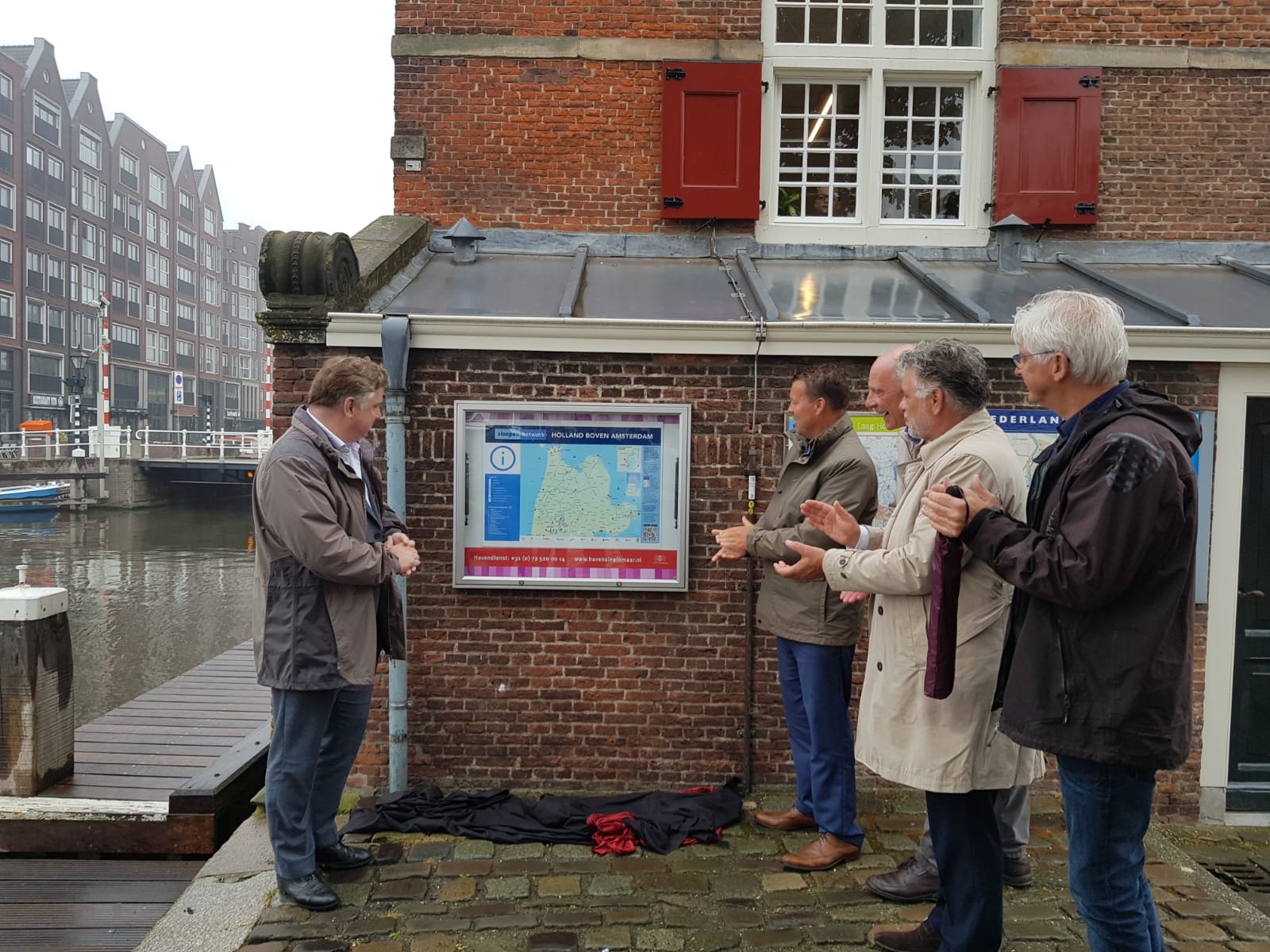 Opening van het Sloepennetwerk door gedeputeerde Cees Loggen. (Foto: aangeleverd)
