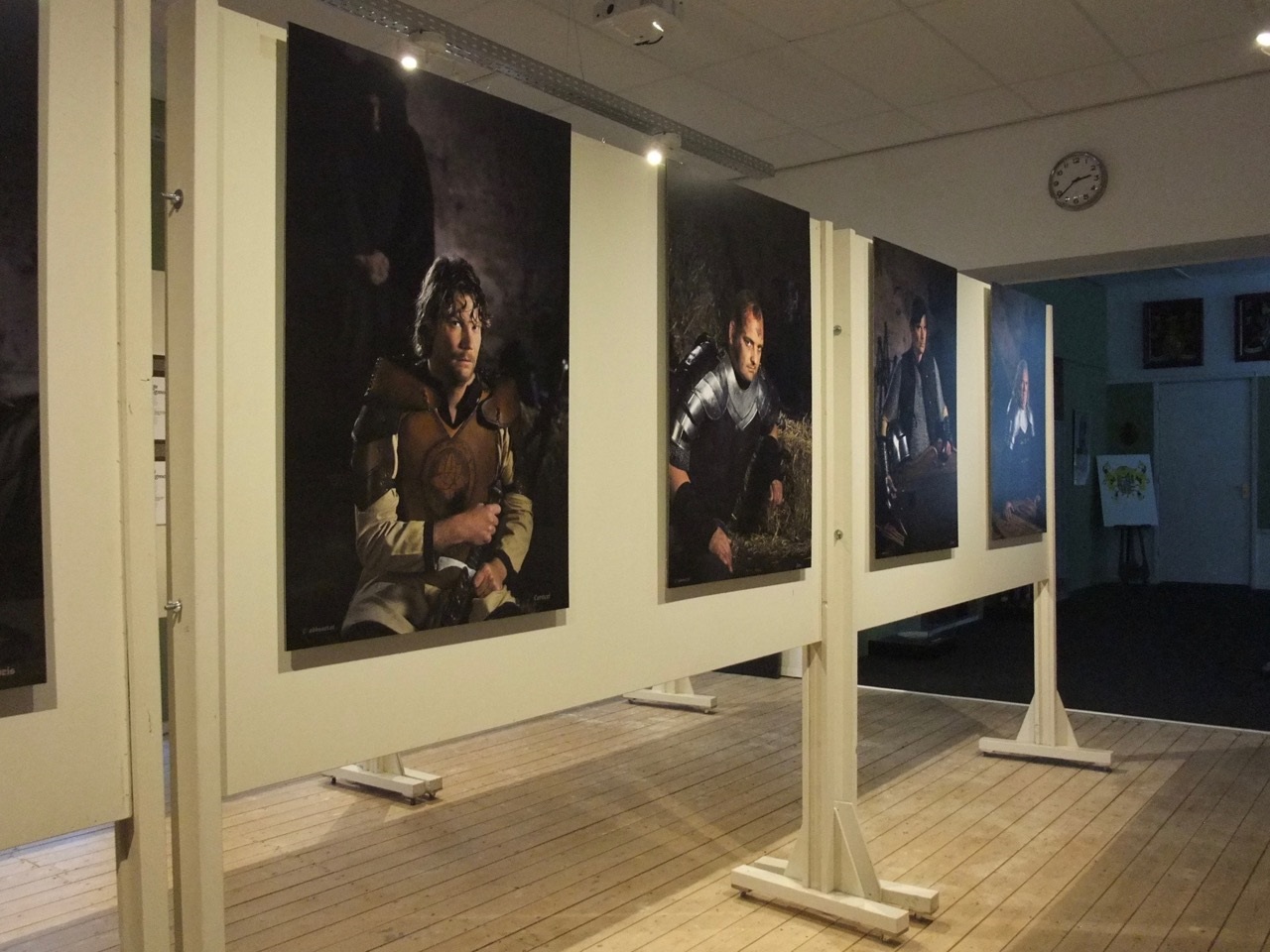Op de opening van de foto tentoonstelling in het Slotkapel kwamen veel mensen op af. (Foto's: aangeleverd)