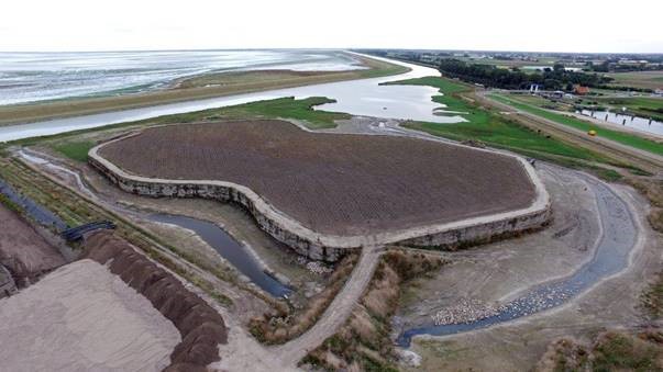 De Vogelrots tijdens de aanleg vanuit de lucht. (Foto Marco Ehlhardt).