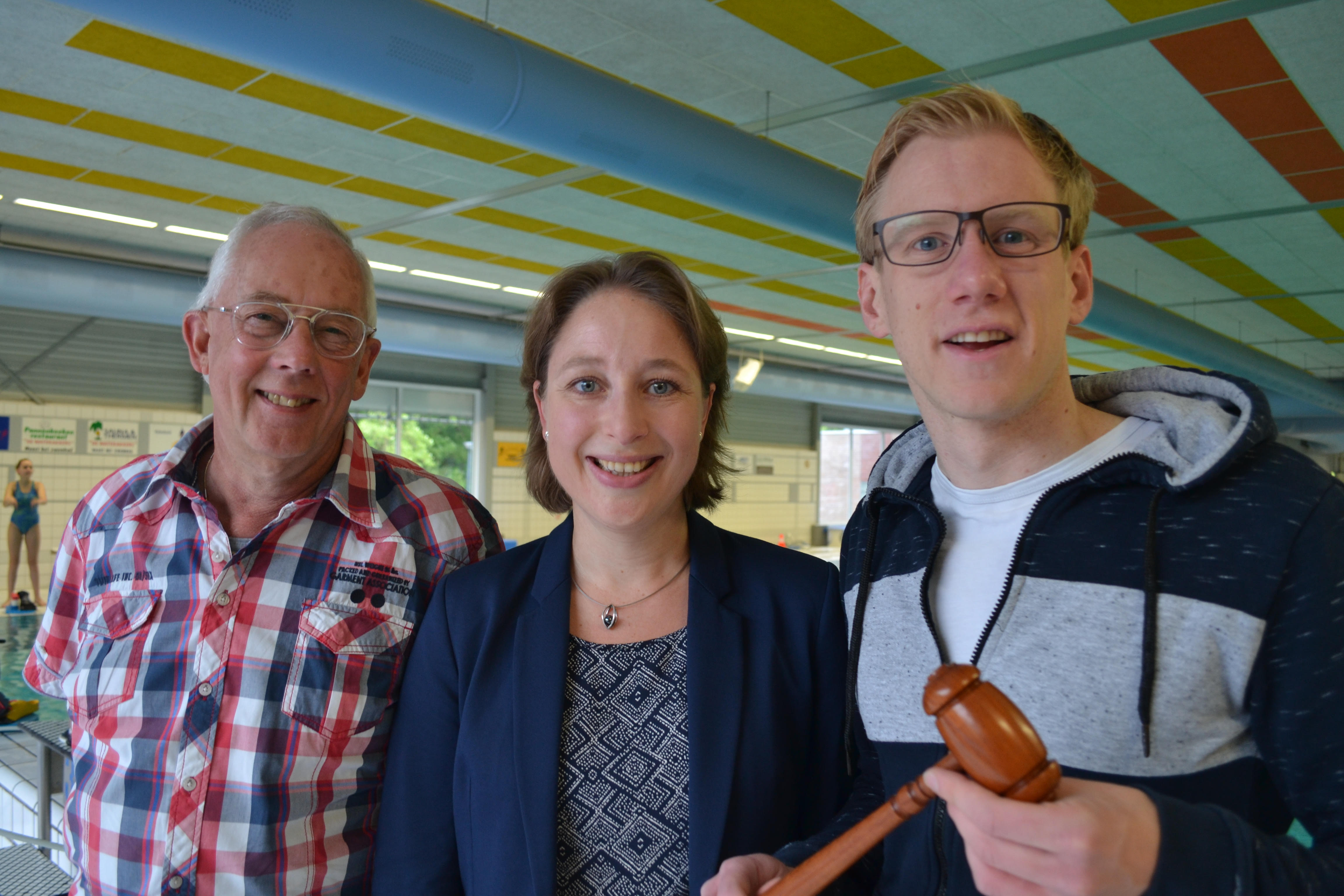 Scheiden voorzitter Adrie van der Gracht (links) samen met Pauline Heus en Pascal Palmboom. (foto aangeleverd)