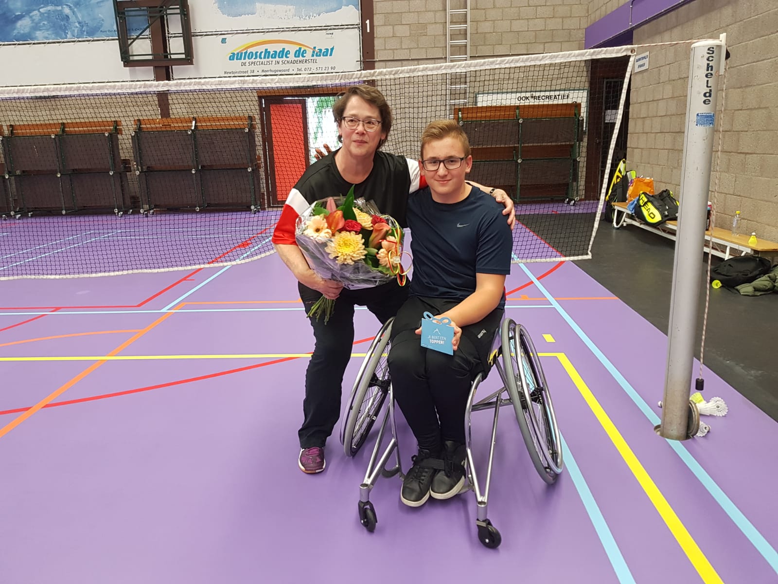 Jonny en zijn trainer Mariëtte Burgering. (aangeleverde foto)