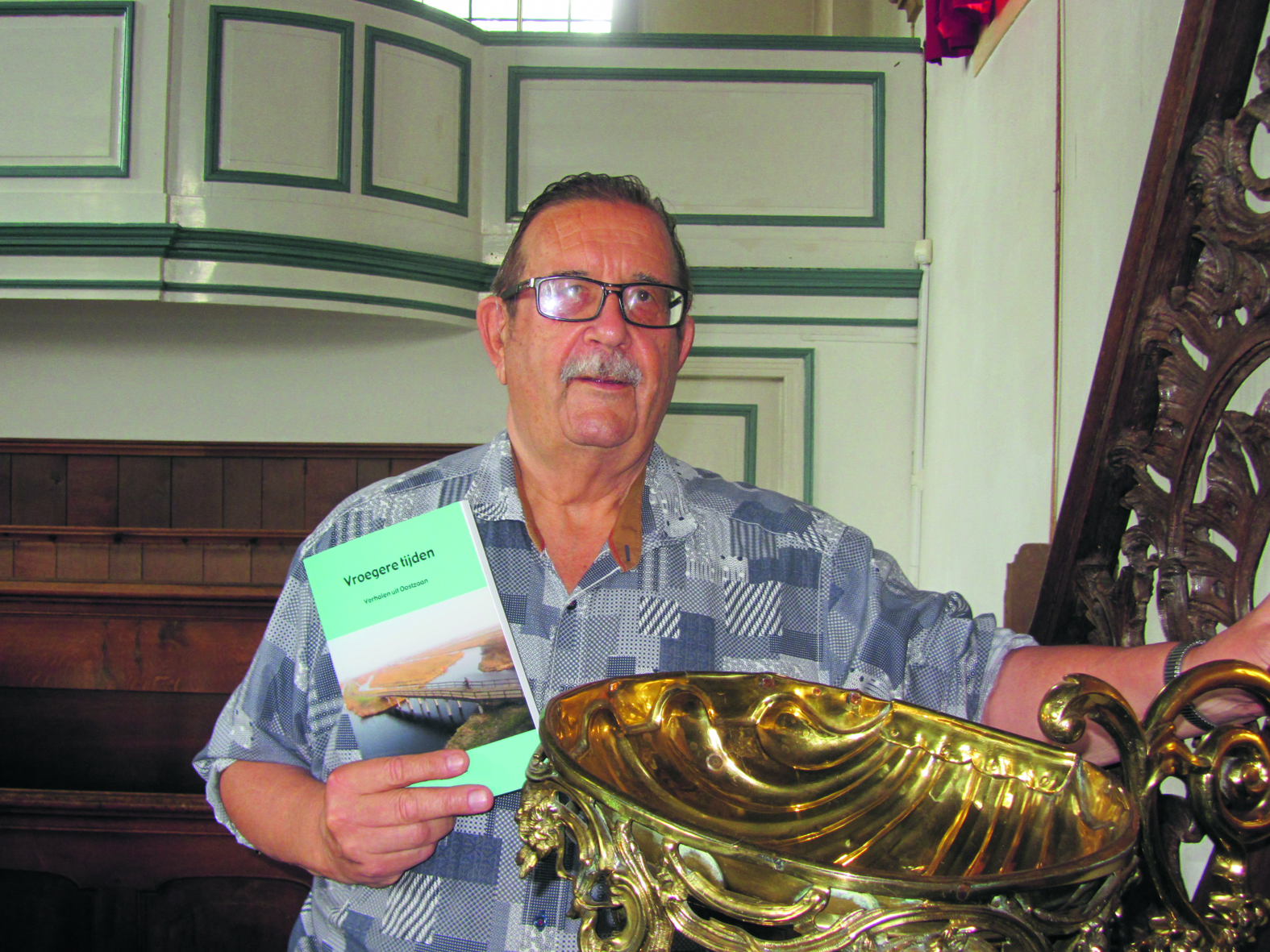 Jan de Waal in zijn Grote Kerk. (Foto: JWvD) Jan de Waal (Tekening: Mieneke Karelsen) Geschiedenis van Oostzaan (Foto: Oudheidkamer Oostzaan)