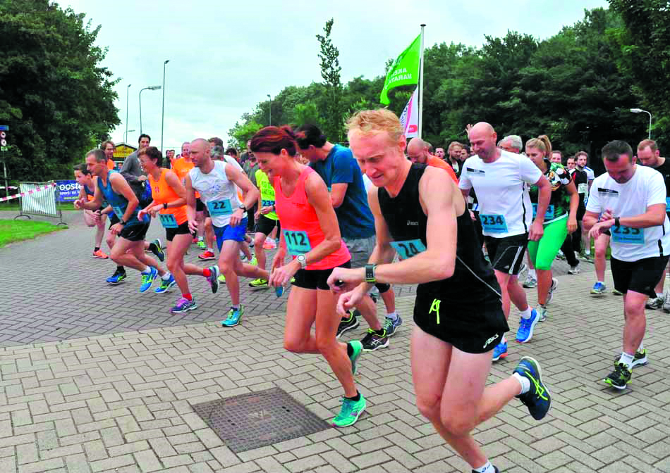 Estafette- en trimloop in Akersloot. (Foto: Martin de Haar)
