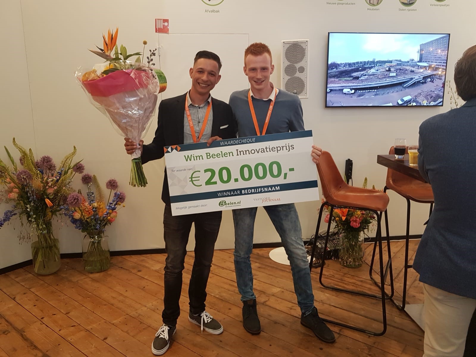 Bouwkundestudenten Donny Hoogendorp en Juriën Veenman ontvangen de Wim Beelen Innovatieprijs 2018. (Foto: aangeleverd)