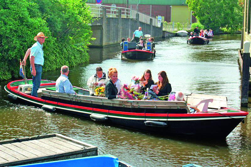 Doorvaarbaarheid van Langedijk heikel punt. (Foto's: www.langedijkwaterrijk.nl)