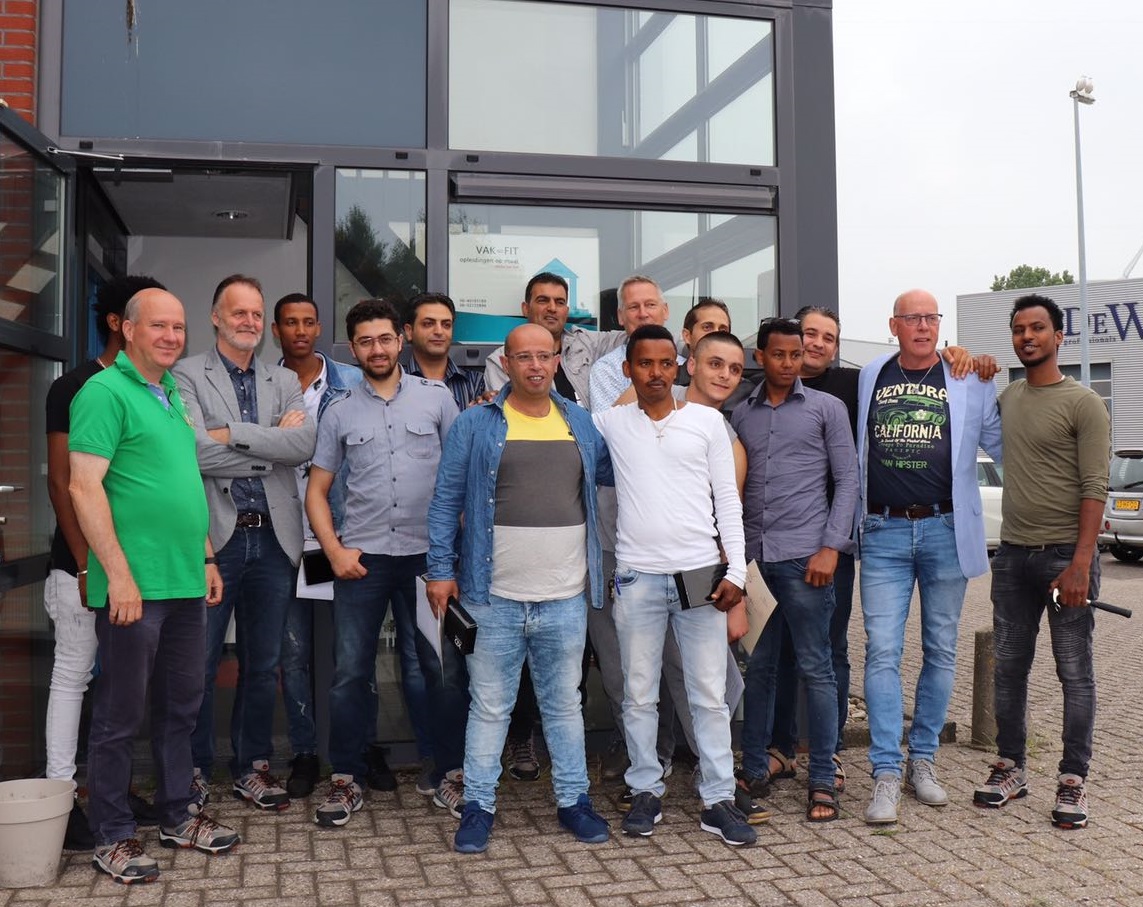 De twaalf VAK=Fit-geslaagden uit de HAL-regio. (Foto: aangeleverd)