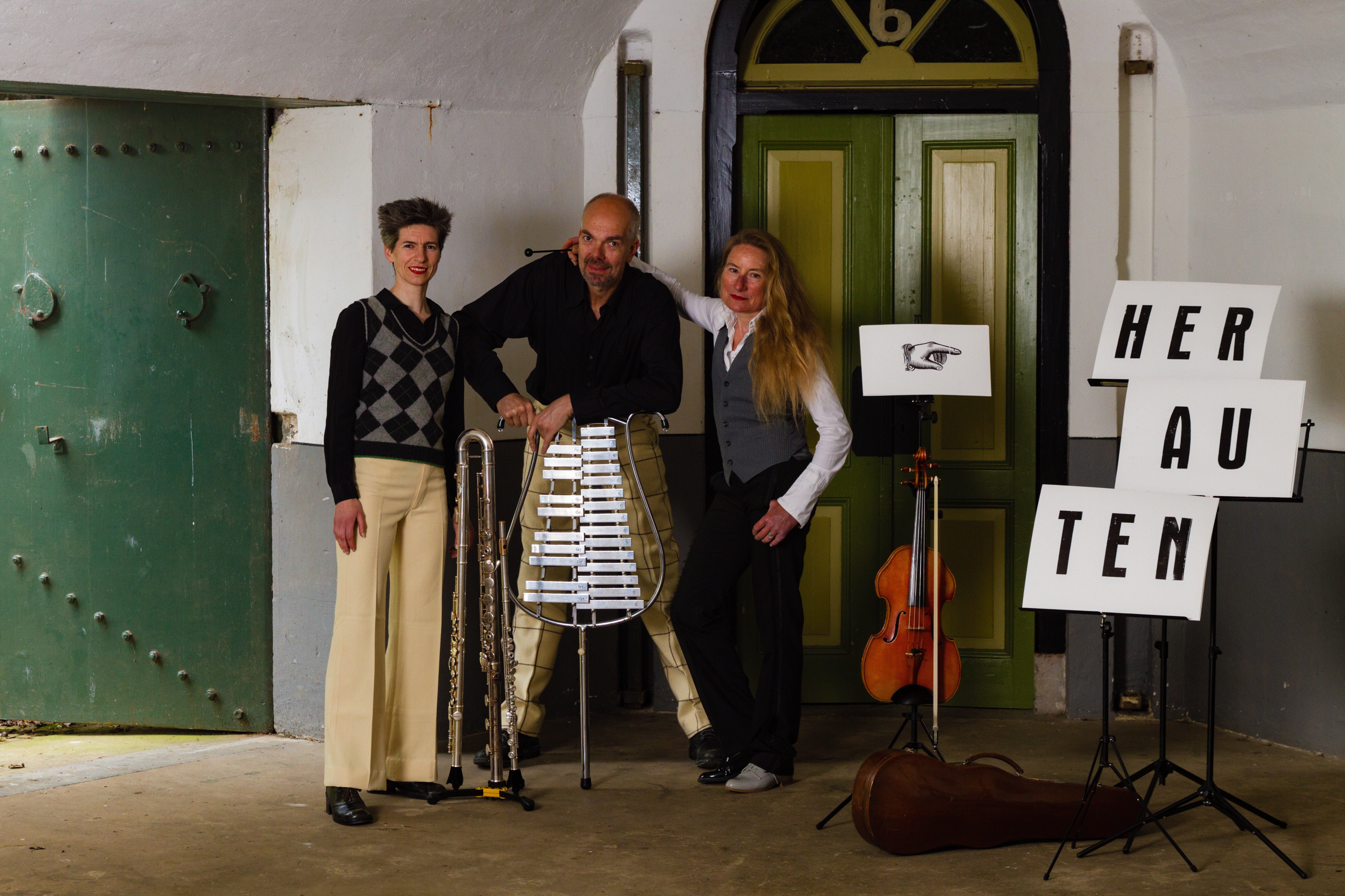 Duo Leeghwater speelt haar nieuwe voorstelling Herauten op de Stelling in Fort bij Edam. (Foto: Fort bij Edam)