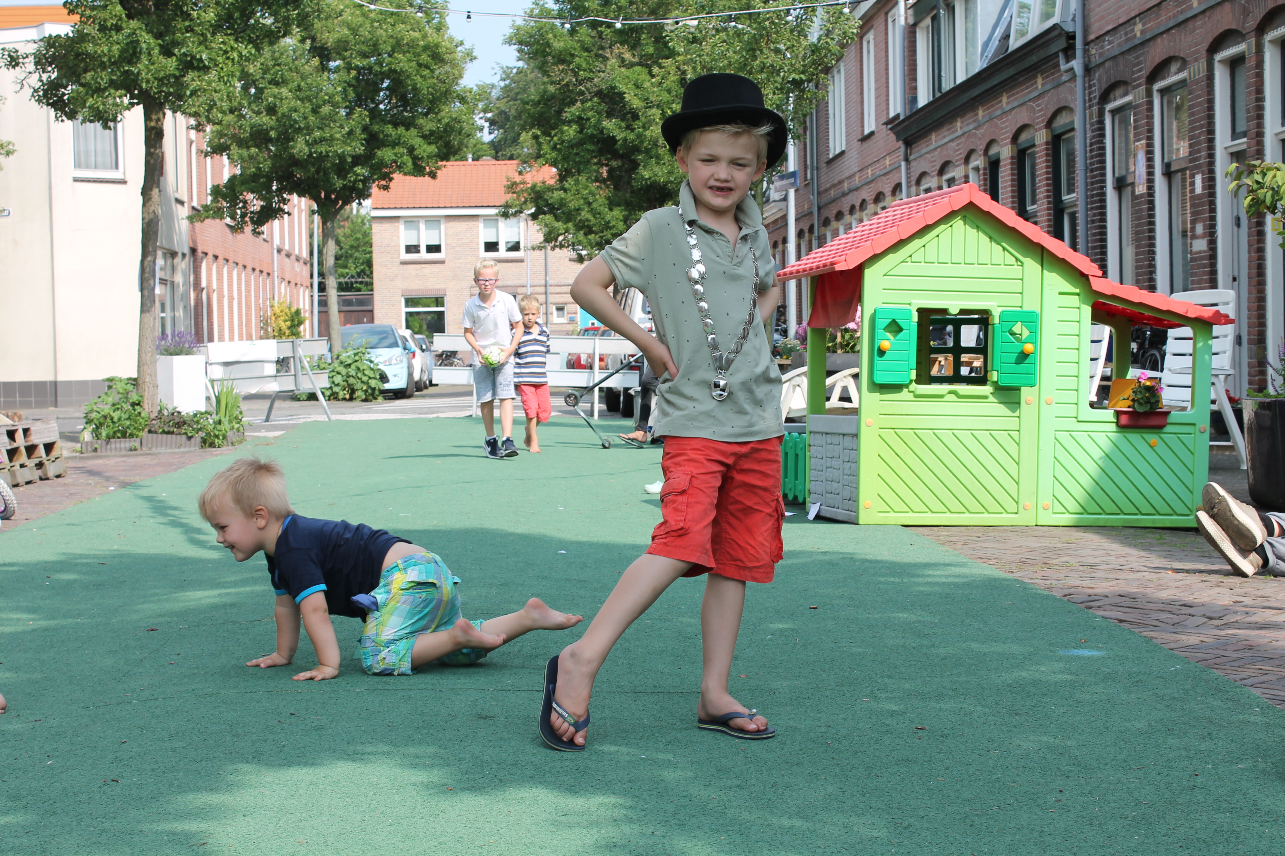Floris Euverman mag zich zeven weken lang 'Burgemeester van de hele straat' noemen. (Foto: Rodi Media)