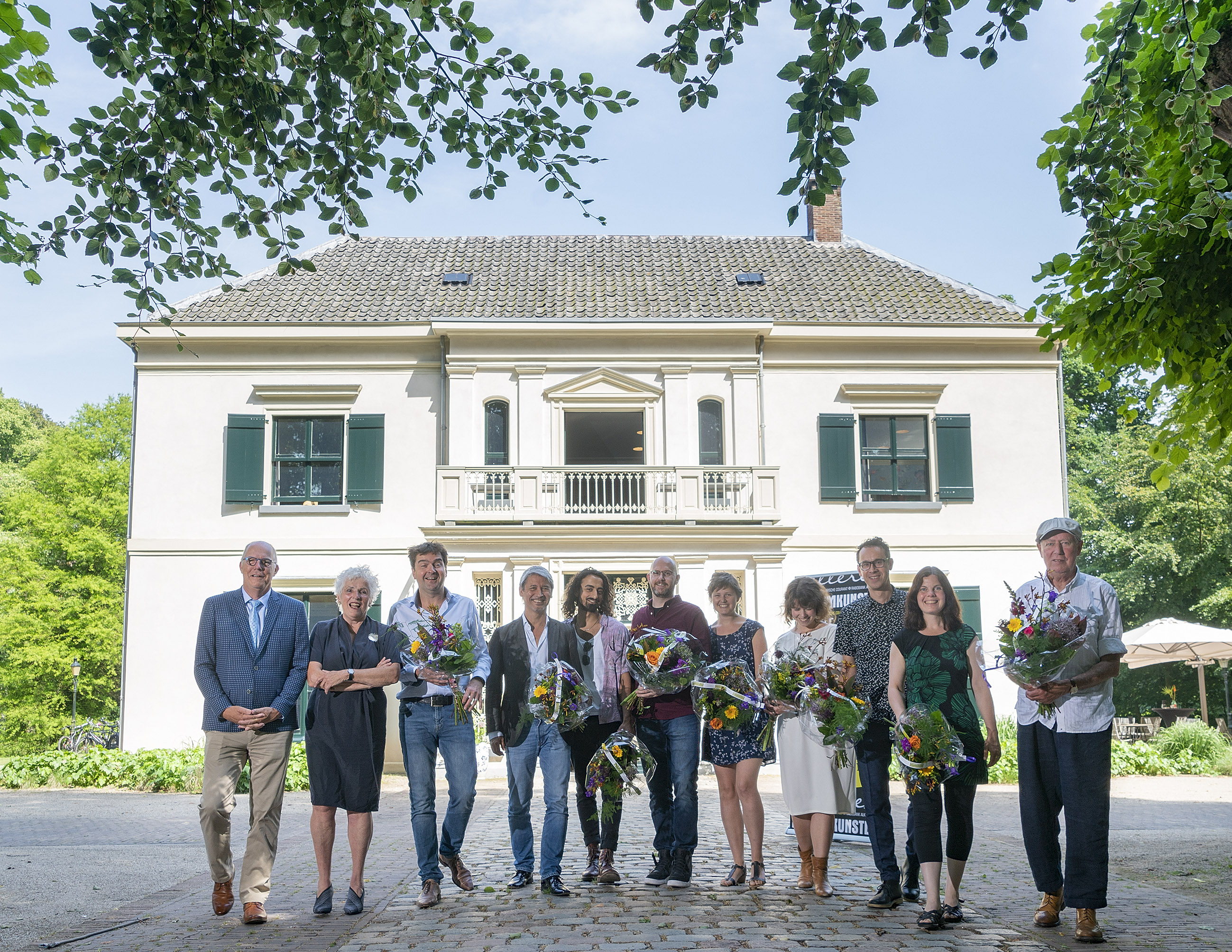 De genomineerden van linksaf: Geert ten Dam (voorzitter bestuur cultuurprijs), Hetty hafkamp (juryvoorzitter), Paul de Munnik, Mike Fentross, Ozan Aydogan (Jong Talent), Barry Smit, Gerda Blees, Catinka Kersten, Gerben Hermanus, Saskia Stehouwer en Han Bennink. Martijn Engelbregt ontbreekt op de fo
