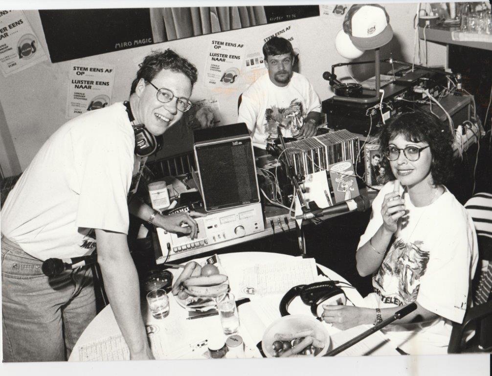 Nico Laagland Winder, Marja Mosk met achter hen Harrie Stam, verantwoordelijk voor de techniek tijdens de recordpoging in juni 1993. (Foto: aangeleverd)