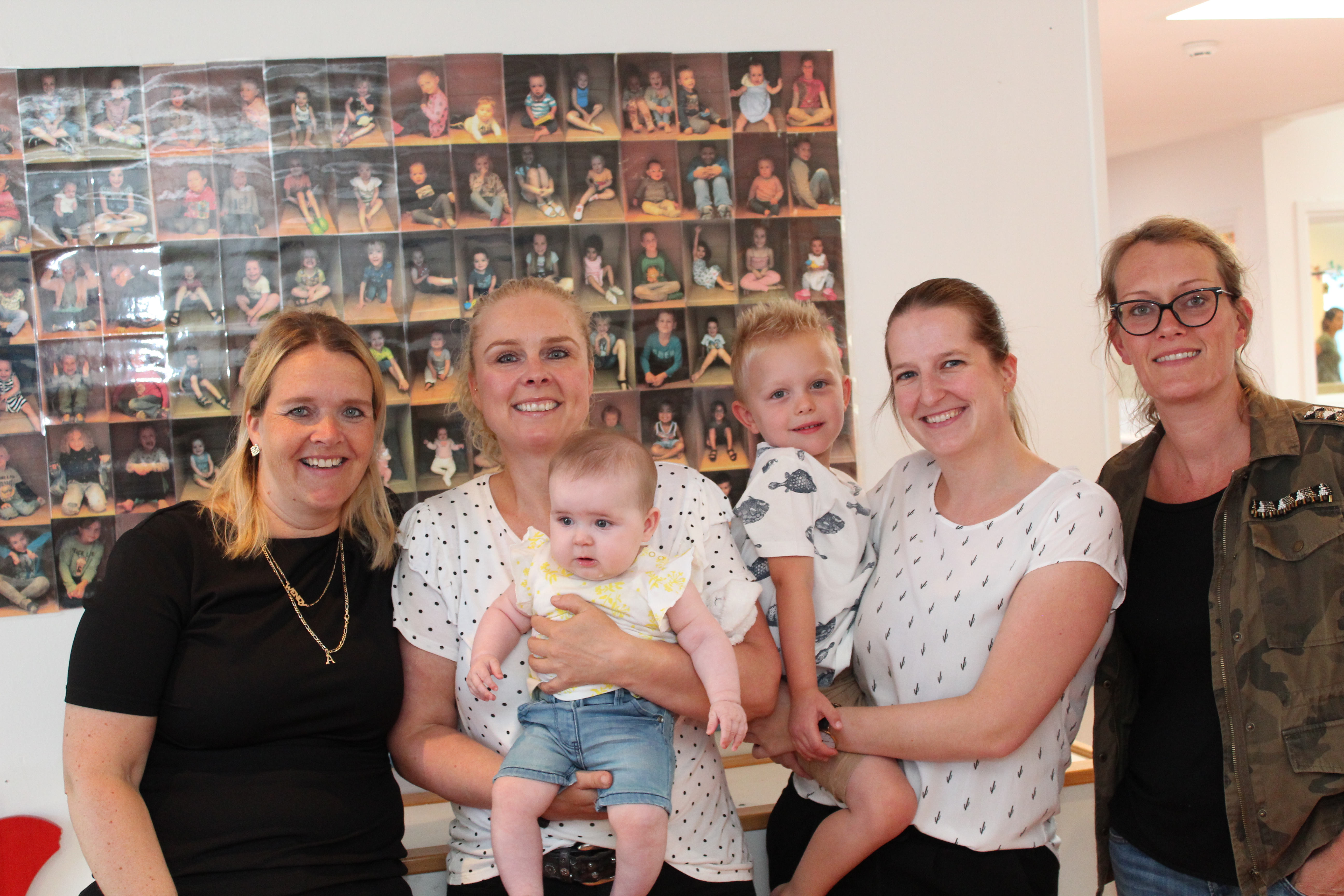 Wendy, Mendy Jessica en Zilla met kids bij kinderopvang Partou. (Foto: Rodi Media)