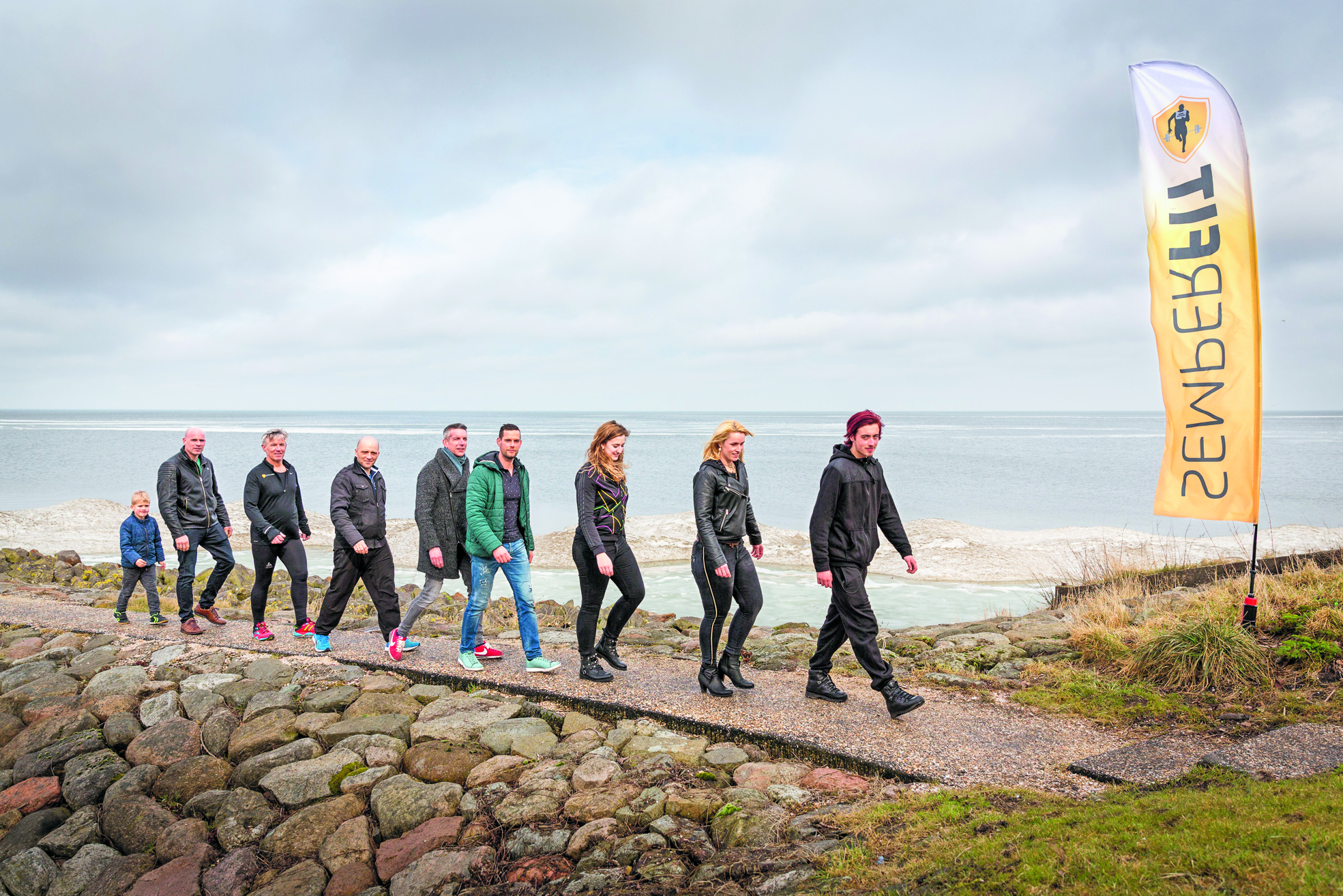 Leden van Semperfit lopen 10 augustus mee met de Dodentocht in Bornem. (Foto: Miranda van Assema)