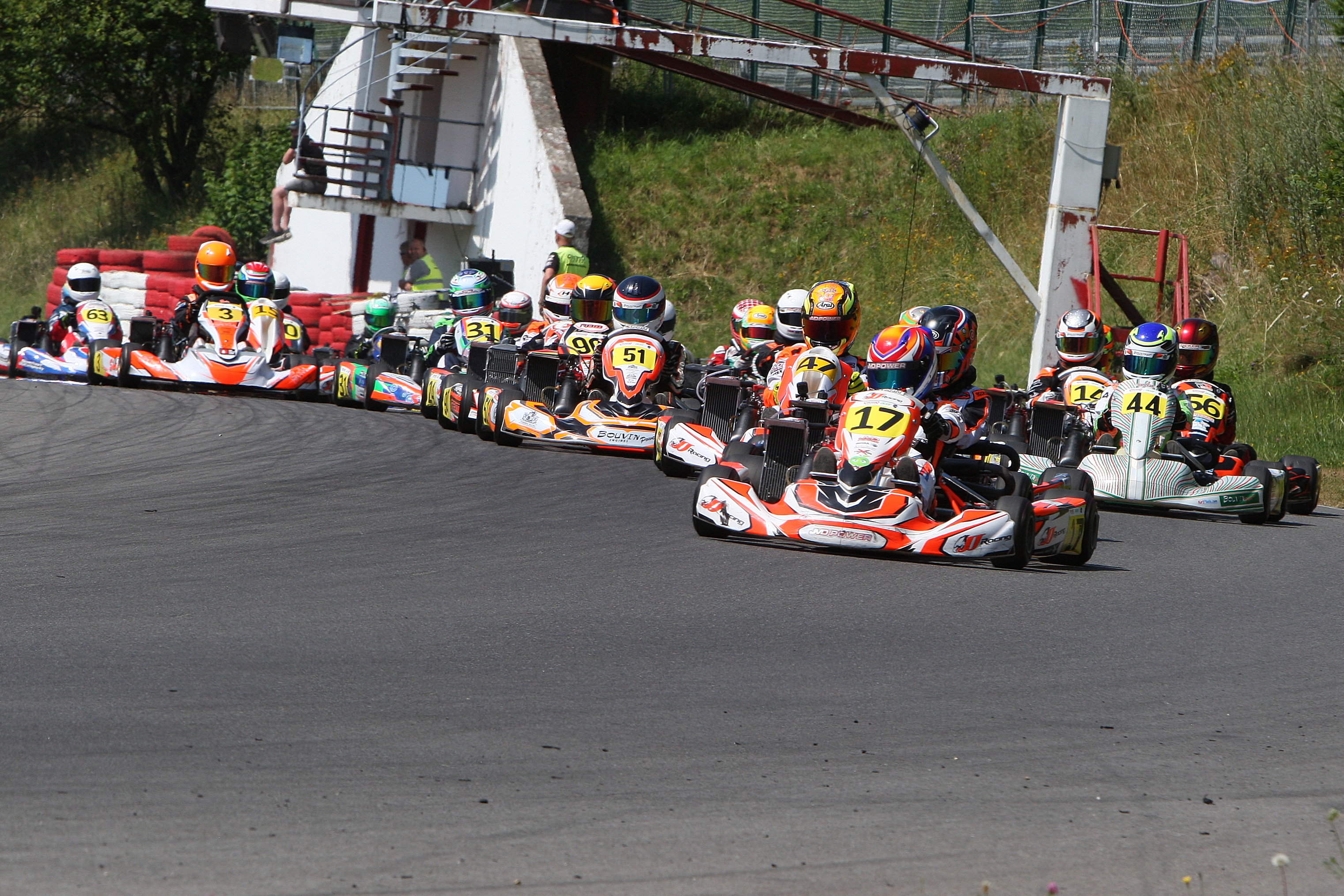 Wognummer Mike van Vugt met nummer 17 aan kop. (Foto: aangeleverd)