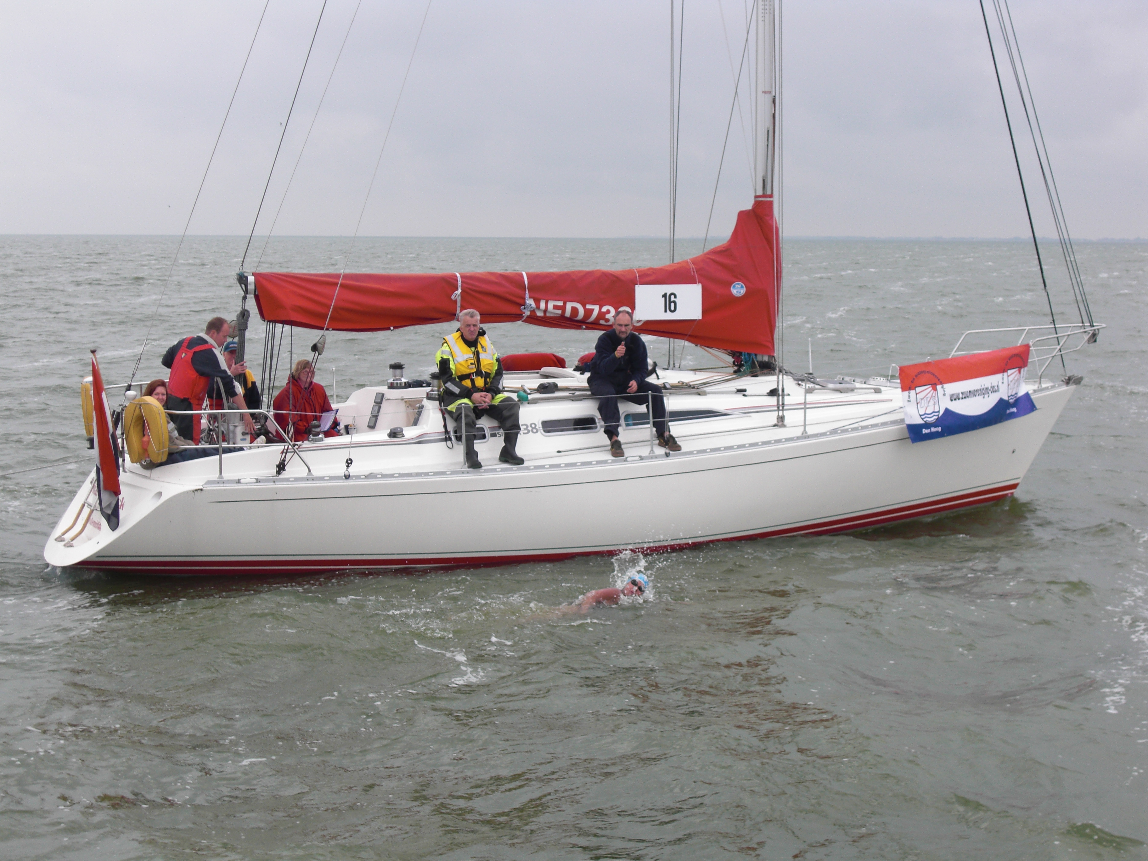 De Zwemmarathon Stavoren-Medemblik kan nog wel wat mensen gebruiken. Wie biedt zich aan? (Foto: aangeleverd)
