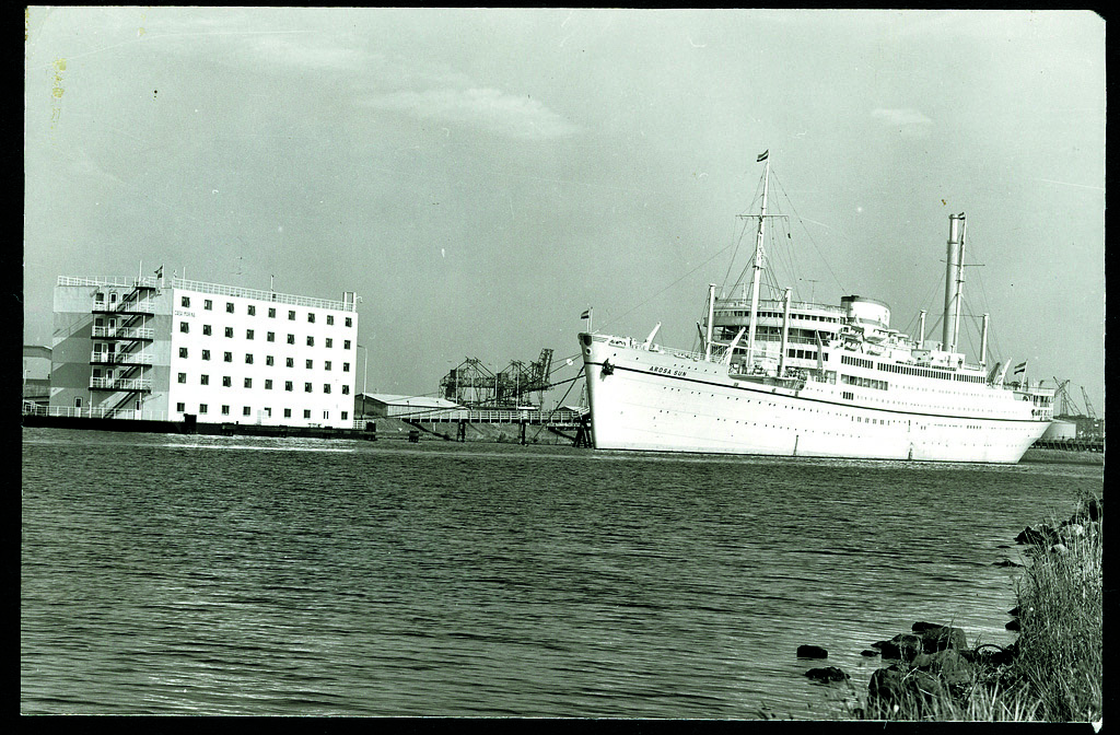 Arosa Sun en Casa Marina in IJmuiden in vervlogen tijden. (foto aangeleverd)