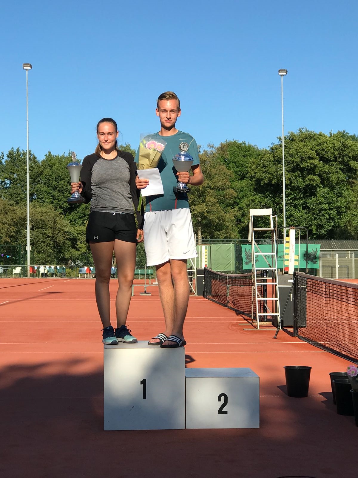 De winnaars van het 35e Landsmeer Open tennistoernooi. (Foto: aangeleverd)