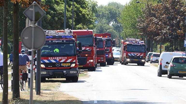 Brandweerauto's trekken richting duingebied van Heemskerk. (foto NH Nieuws-Dennis Mantz)