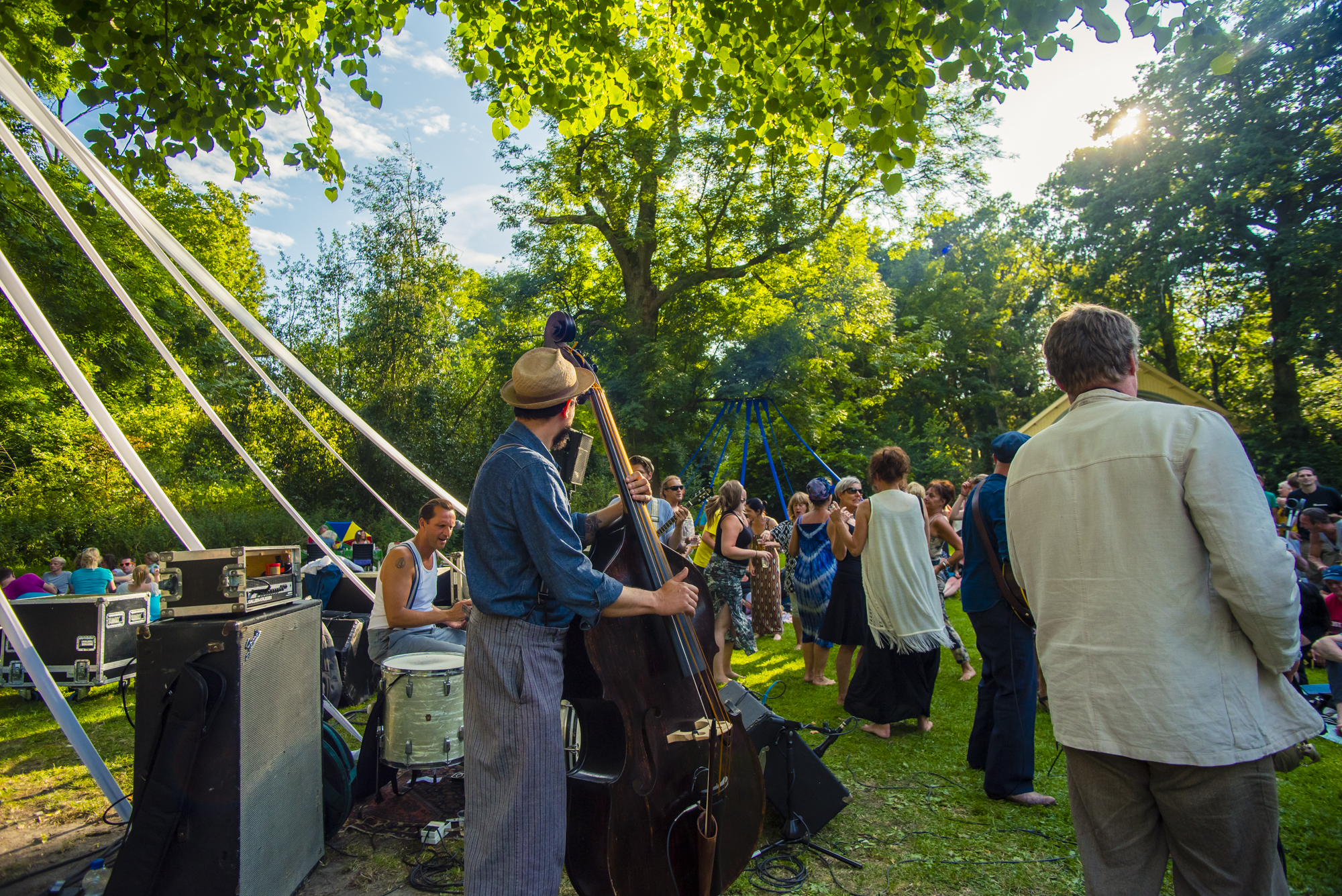 Podium onder de Boom: genieten van de lekkerste muziek onder de prachtige bomen in Cultuurpark de Hout. (aangeleverde foto)