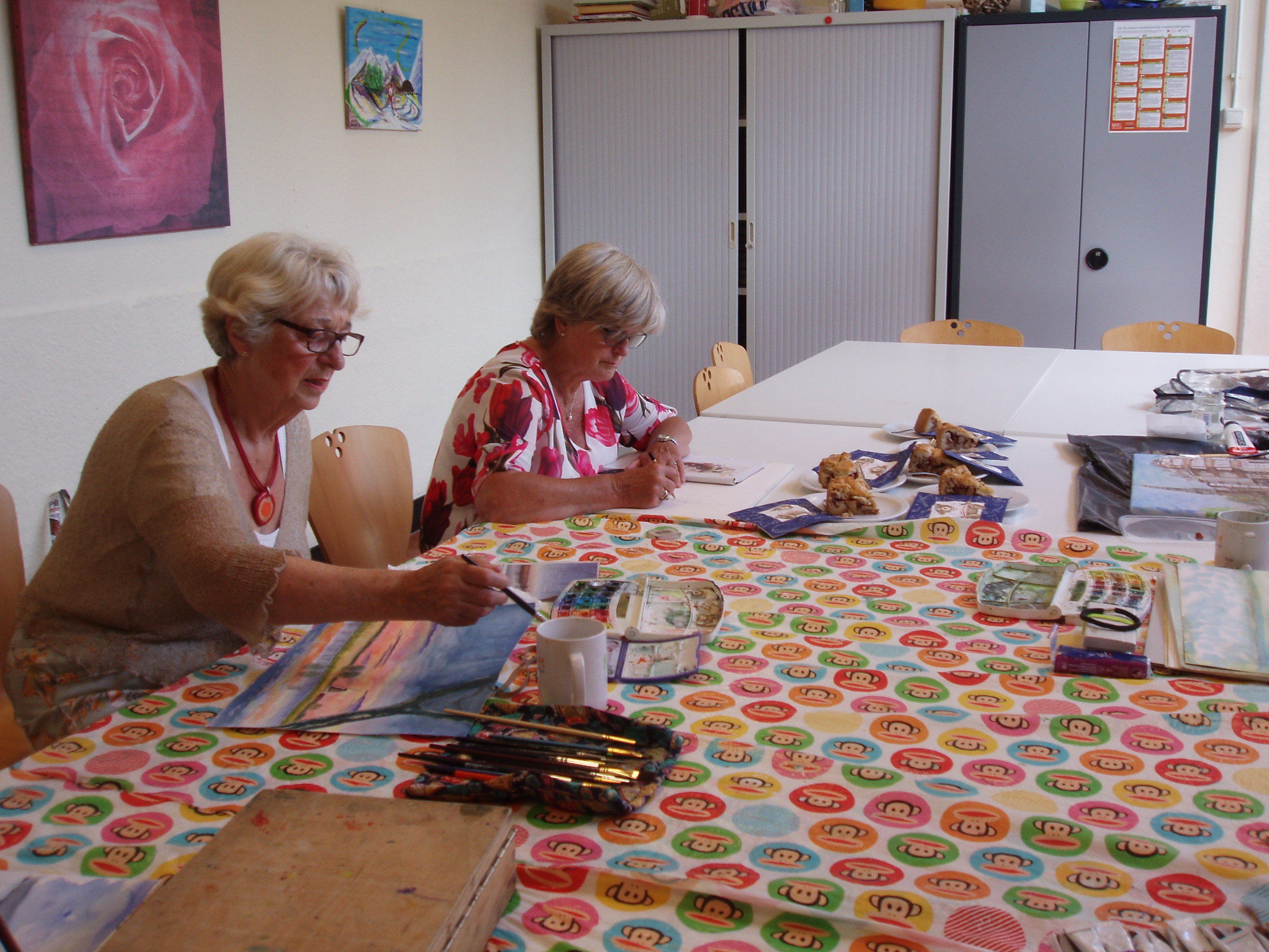 Dames van Schilderskring Poelenburcht aan het werk. (Foto: Schilderskring Poelenburcht)