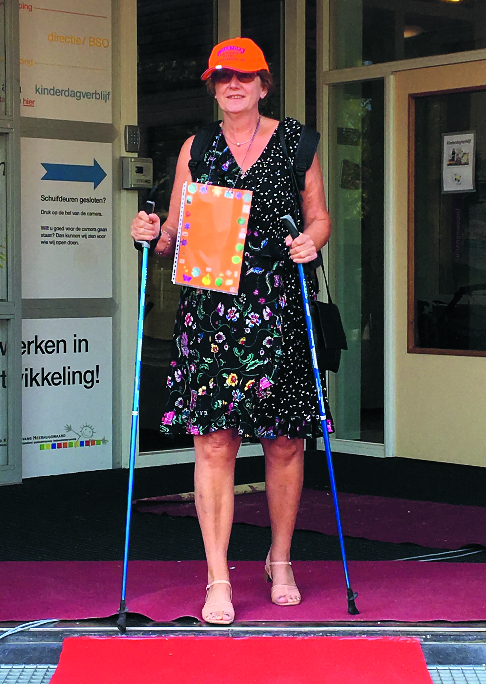 Juf Jolanda had haar wandeloutfit alvast aangetrokken. (aangeleverde foto)
