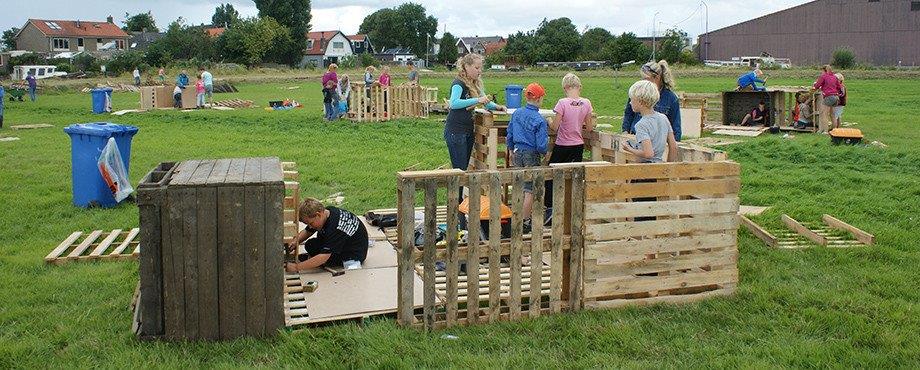 Het bouwdorp in Oudkarspel kan nog vrijwilligers gebruiken. (Foto: aangeleverd)