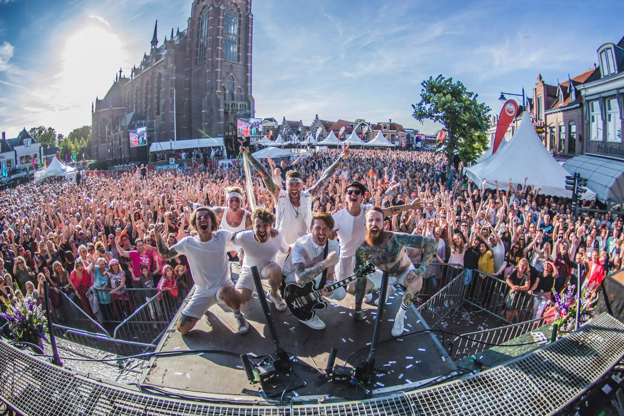 Net als The Dirty Daddies vorig jaar, zetten de vele artiesten van dit jaar wederom de Markt op z’n kop! (Foto: John Wood)