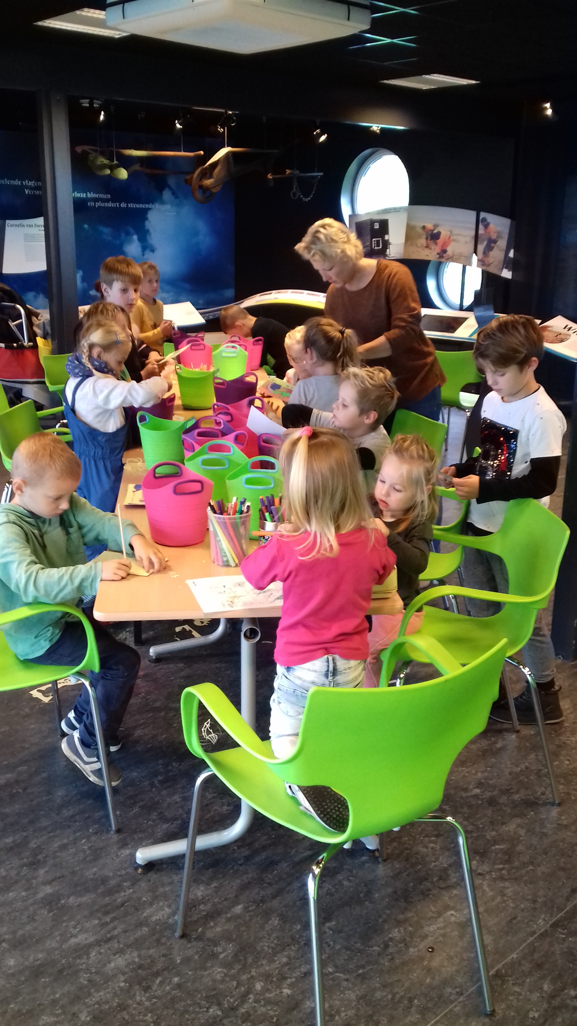 Kinderen gaan in augustus zandschilderen in Petten. (Foto: HHNK)