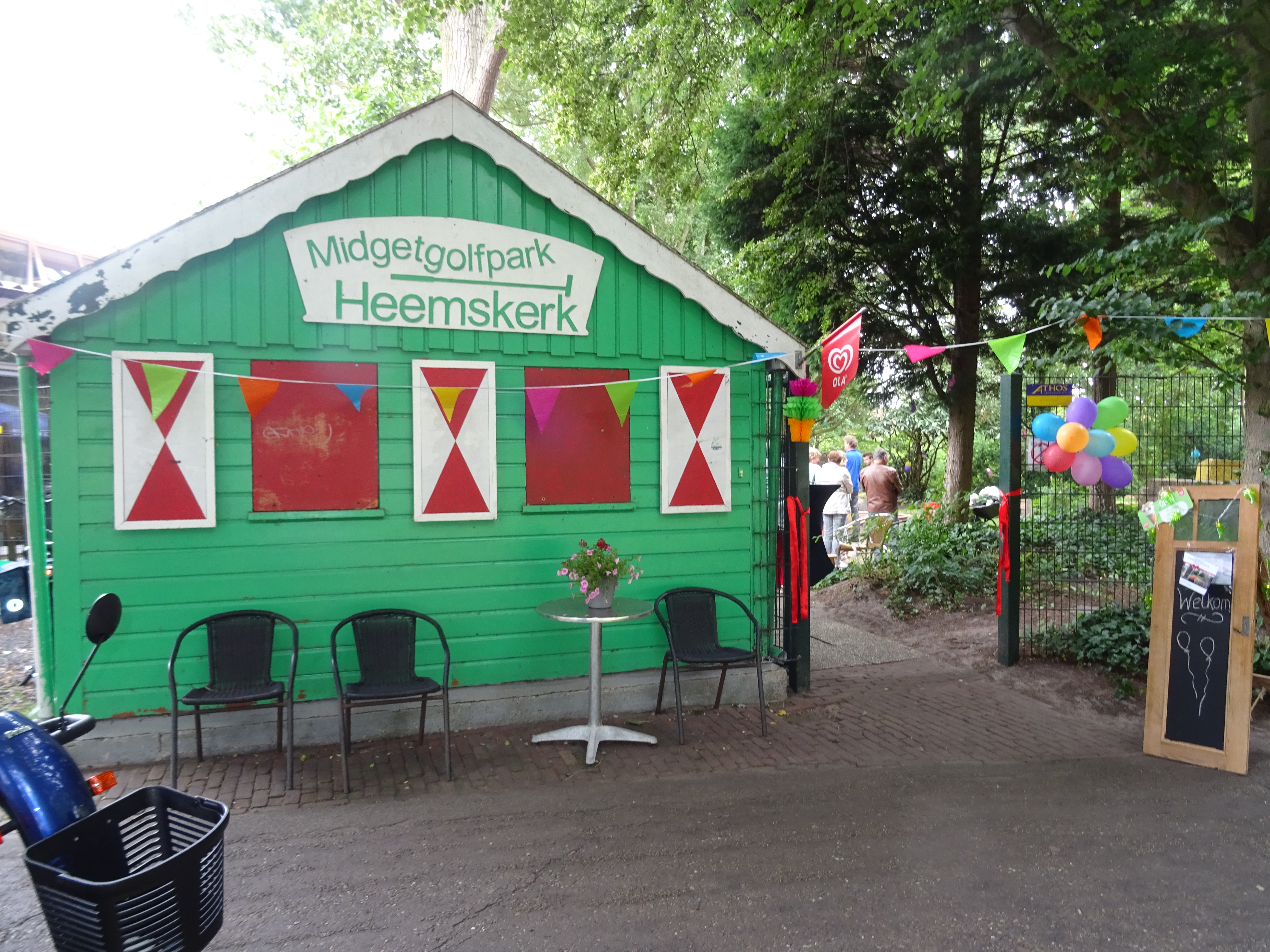 De entree van Midgetgolfpark Heemskerk aan de Vrijburglaan. (Foto: SIG)