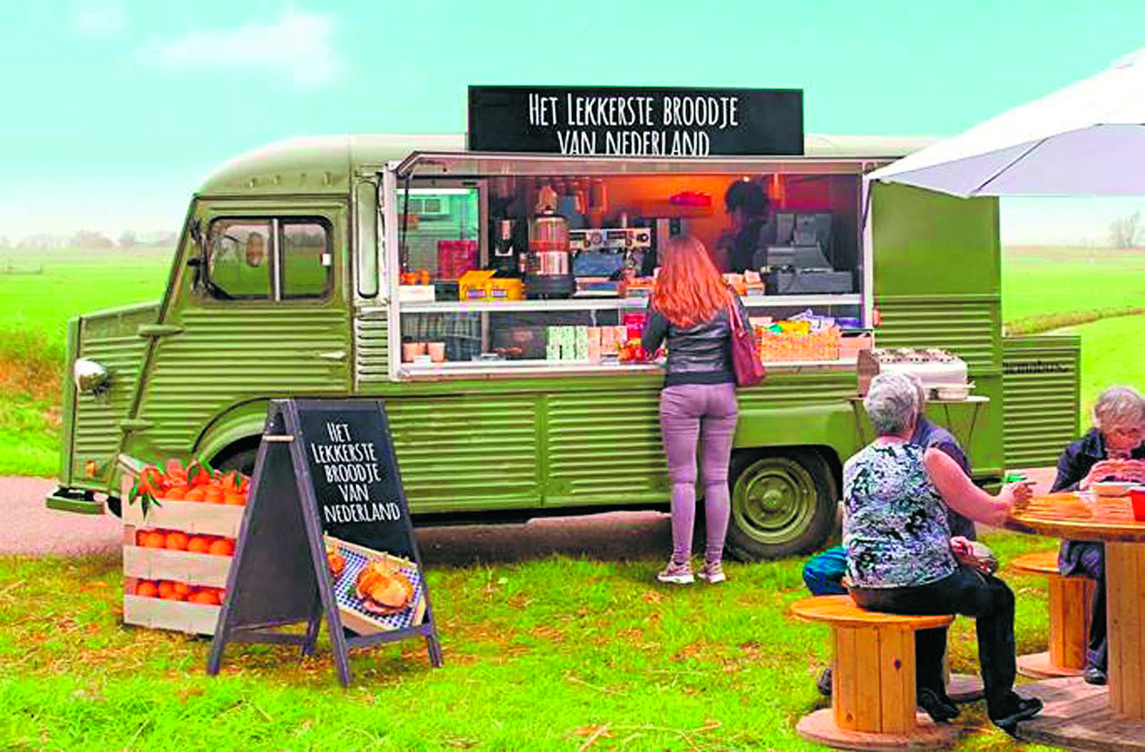 Elke foodtruck, die tijdens de Waterweek Opmeer staat, heeft zijn specialiteit. (Foto: aangeleverd)
