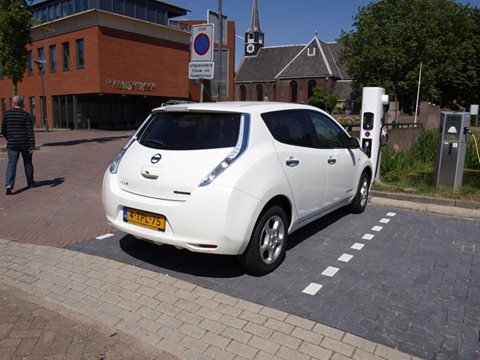 Laadpaal buiten gebruik (Foto: Gemeente Oostzaan)