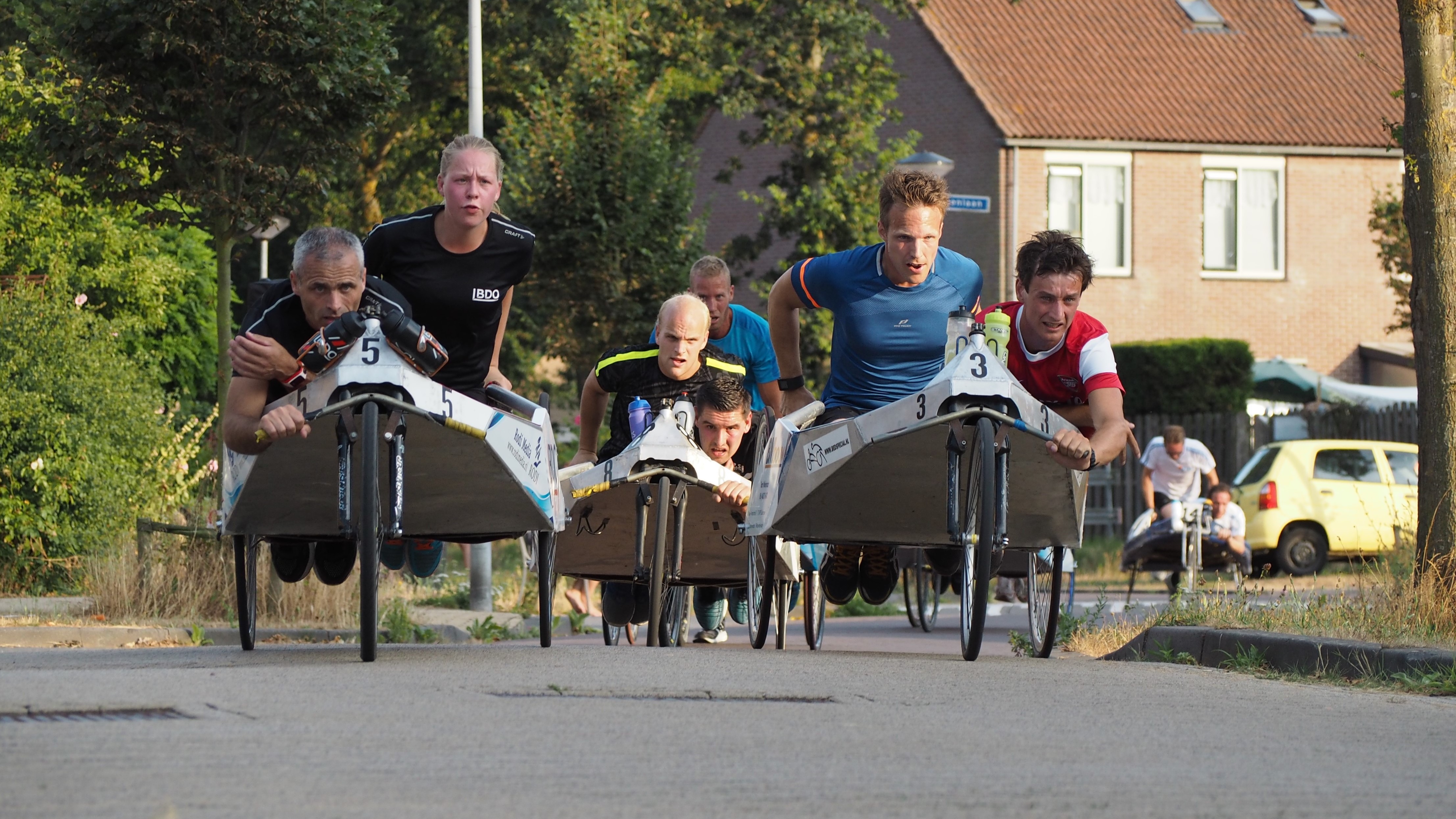 Het was weer beddenrace in Groet! Ondanks de warmte. (Foto's: Ronald Mallant)
