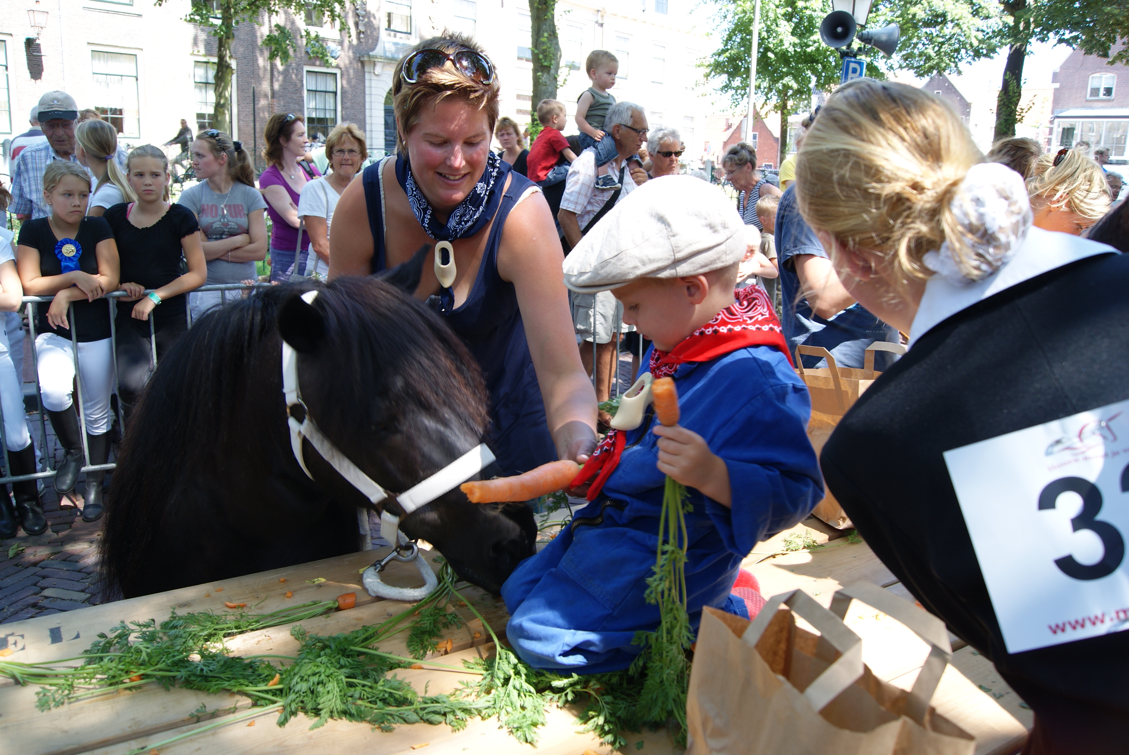 De Hoornse ponydag trekt al veertig jaar duizenden bezoekers naar de stad. (Foto: aangeleverd)