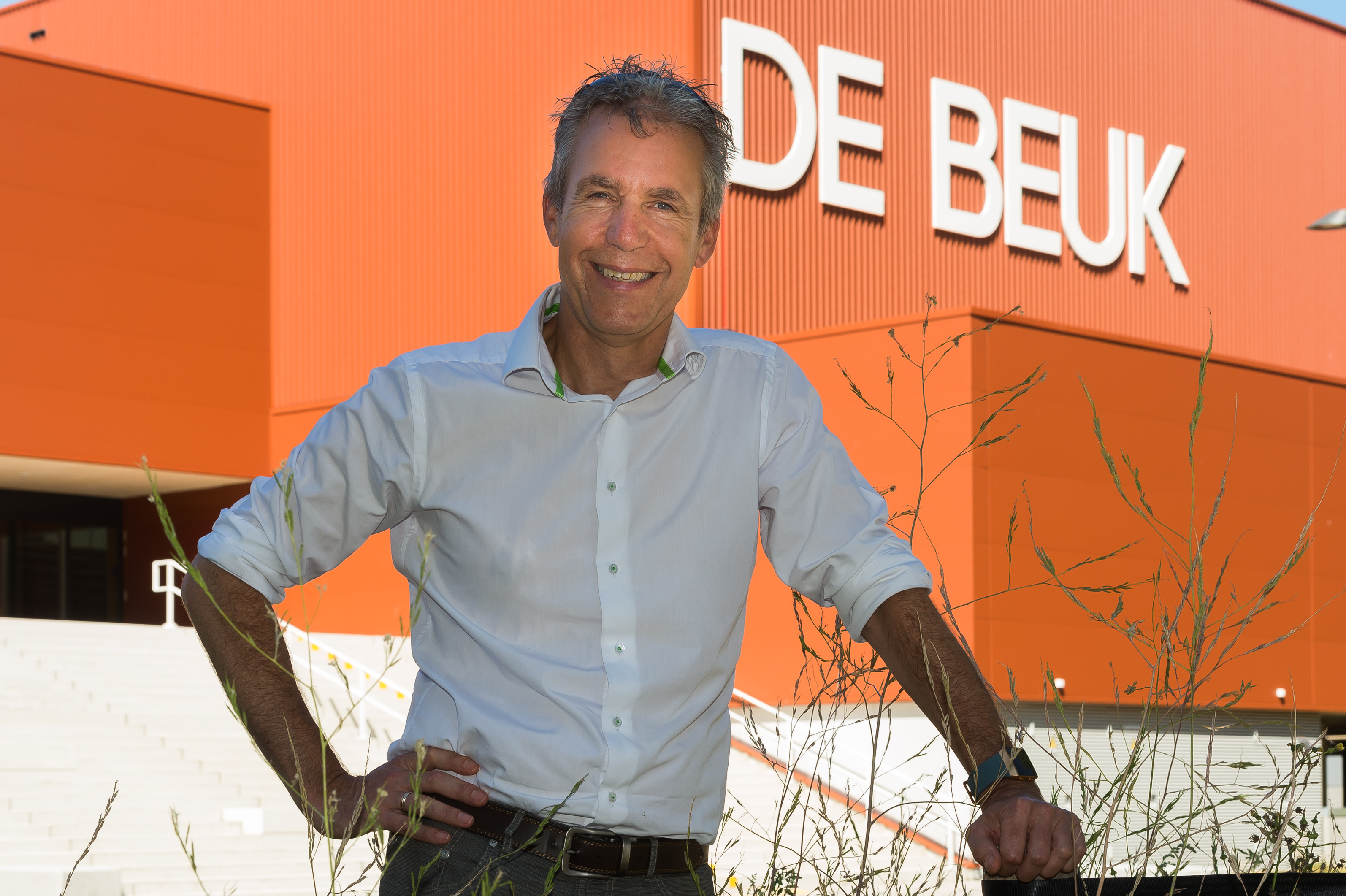 Jancor de Boer voor sporthal De Beuk. (Foto: Han Giskes)