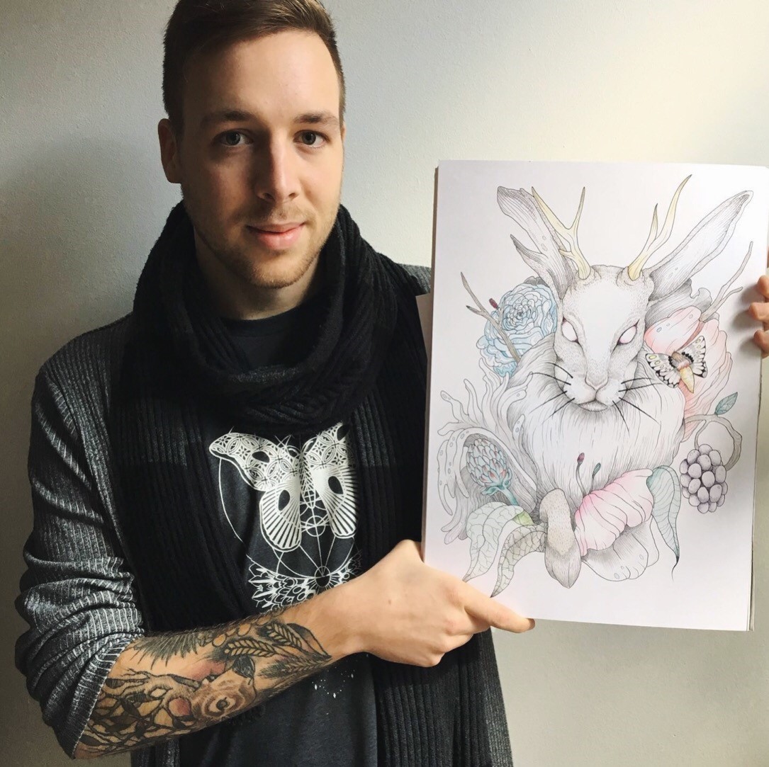 Rowan Vellinga met één van zijn werken. (Foto: aangeleverd)