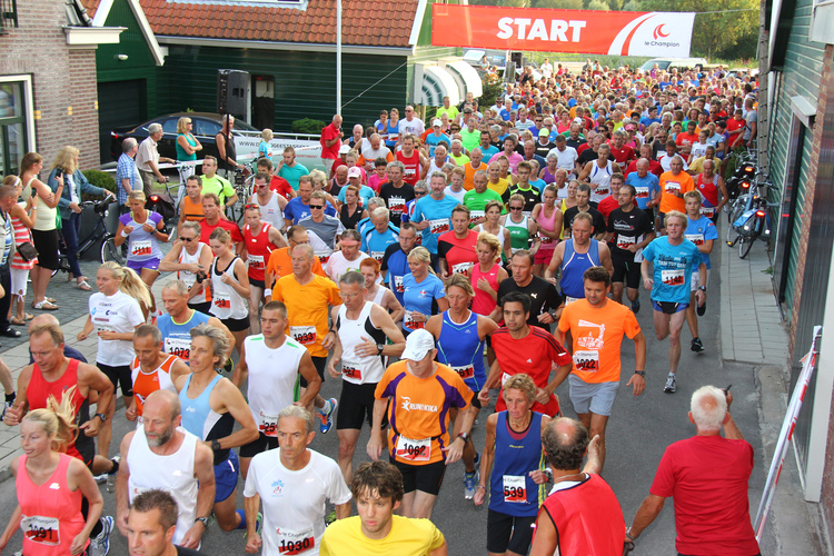 De Warming Up loop staan bekend om de gezellige sfeer. (Foto: Le Champion)