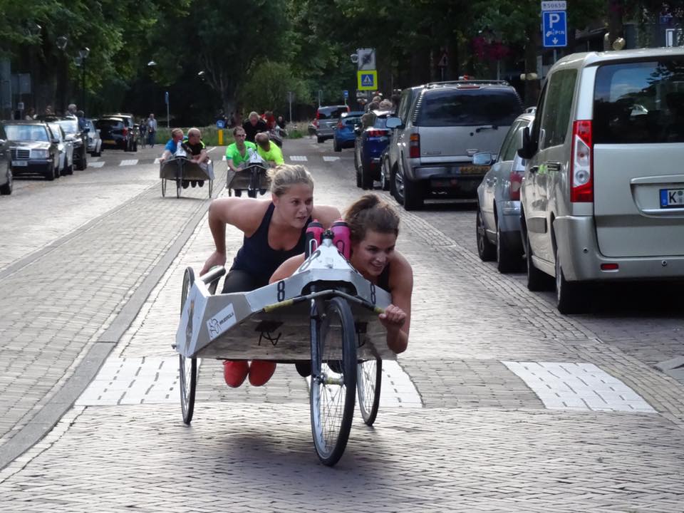 Beddenrace in Bergen is opmaat tot Langedijker Beddenrace. (Foto: aangeleverd)