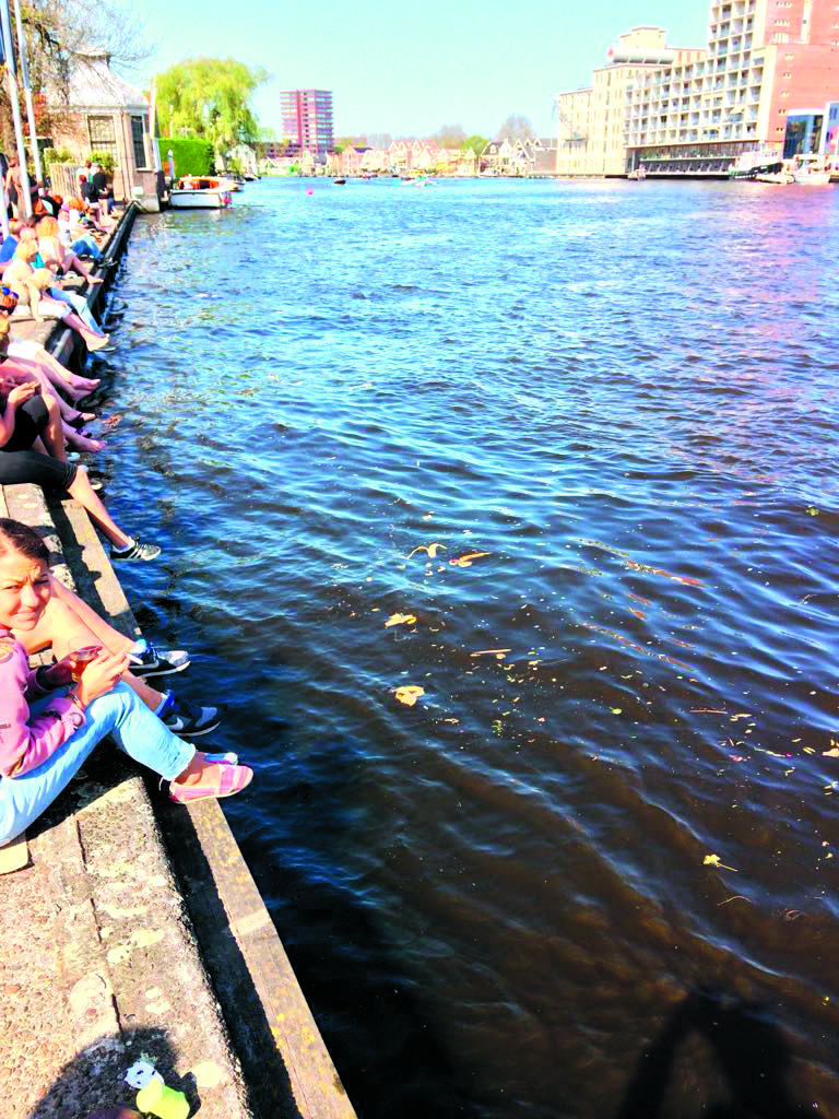 Kunnen we volgend jaar weer fijn en ongestraft zwemmen in de Zaan? (Foto: YvdD)