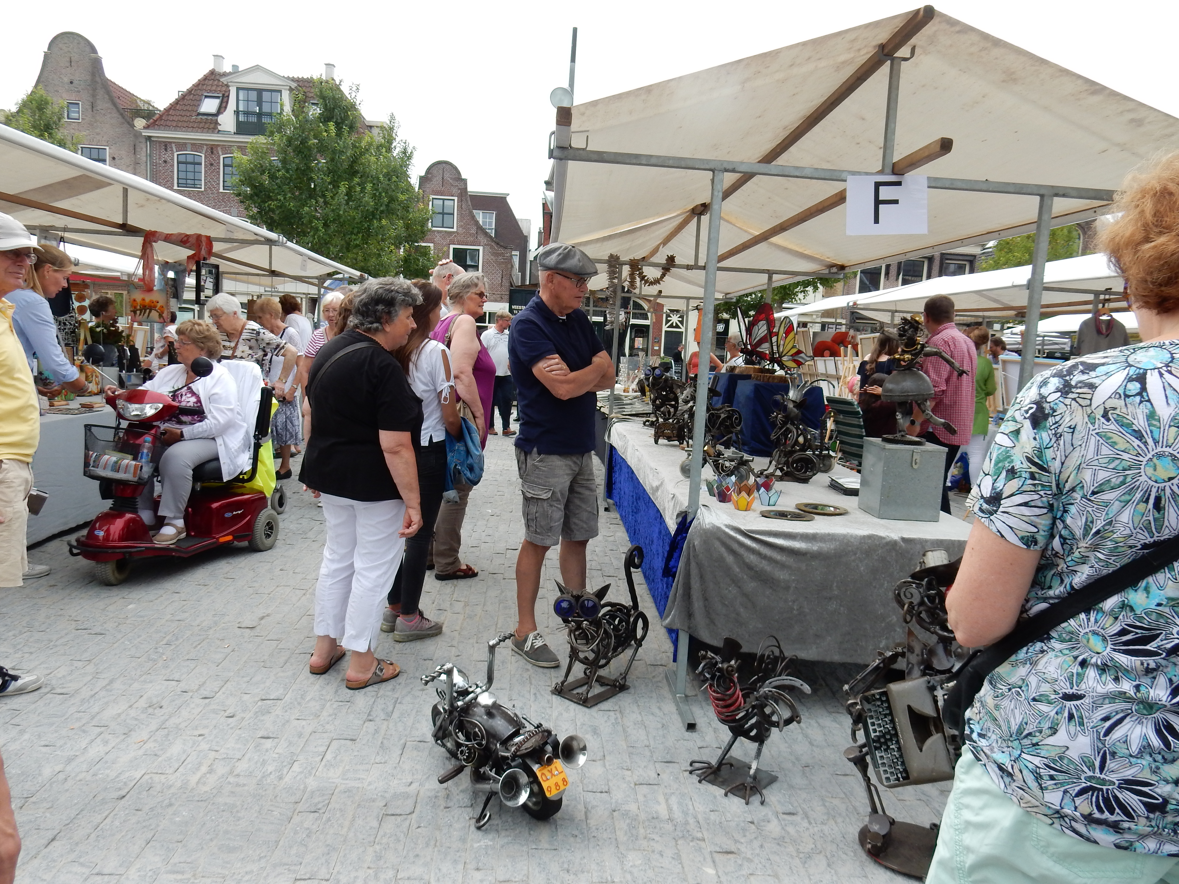 De kunstmarkt trekt jaarlijks veel belangstellenden. (Foto: aangeleverd)
