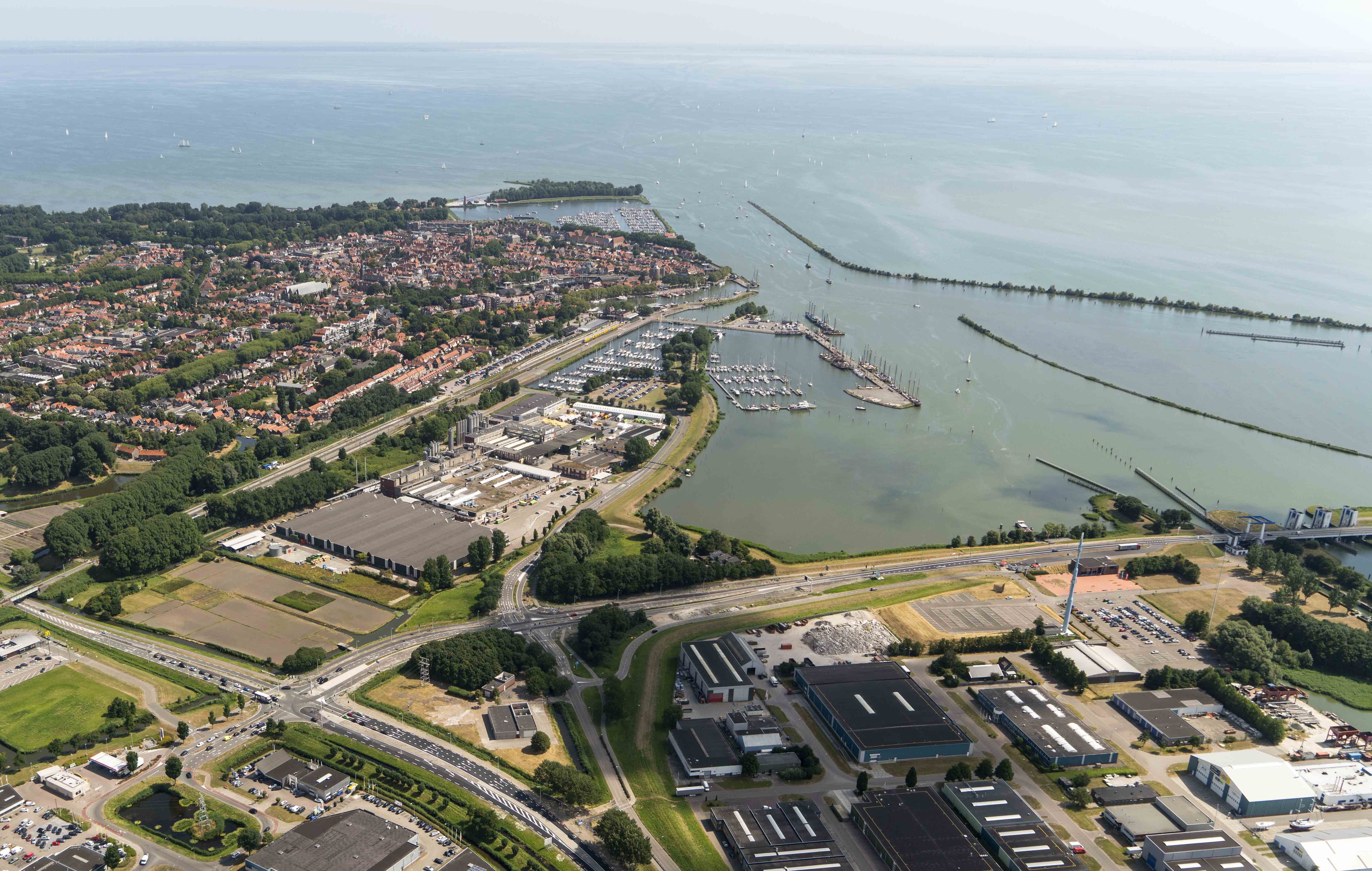 De Houtribdijk tussen Enkhuizen en Lelystad is van 31 augustus tot en met 3 september afgesloten voor al het verkeer. (Foto: aangeleverd)