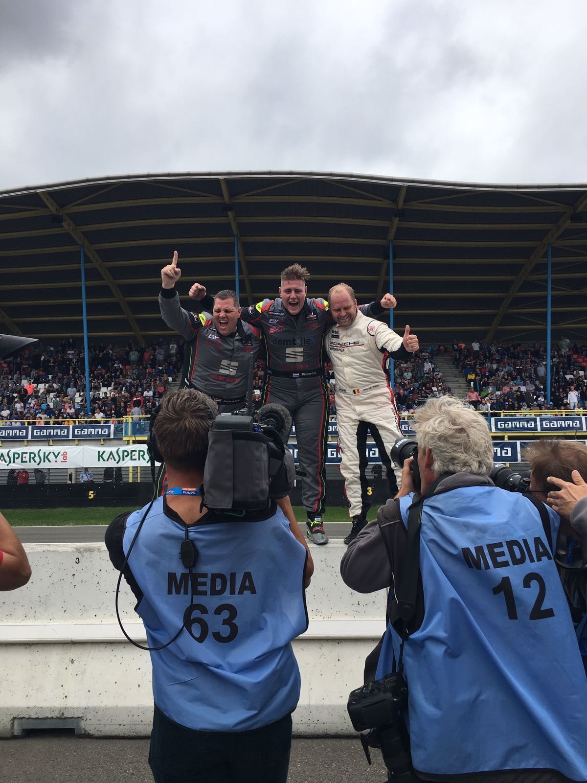 Het Febo Racing Team is na een sterke race dolgelukkig. (Foto: Febo Racing Team)