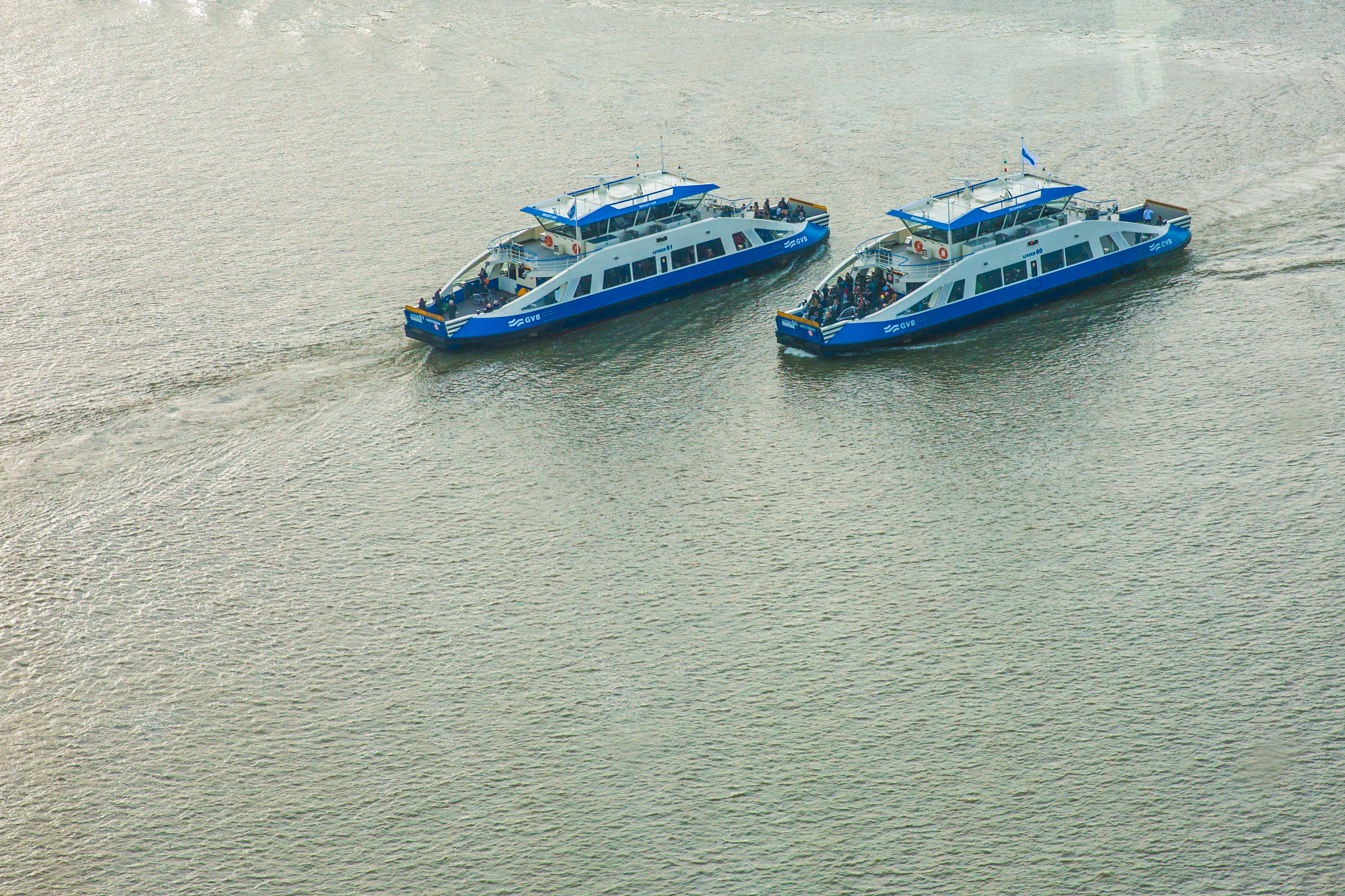 Amsterdam heeft er weer een aanwinst bij: een gloednieuwe pont. (Foto: Vincent de Vries/RM)