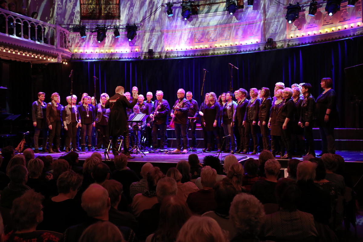 Het koor trad eerder dit jaar op tijdens het korenfestival in Paradiso. (Foto: aangeleverd)