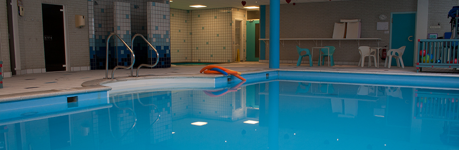 In het warme zwembadwater ben je vrij, je ervaart minder beperkingen. (foto aangeleverd)