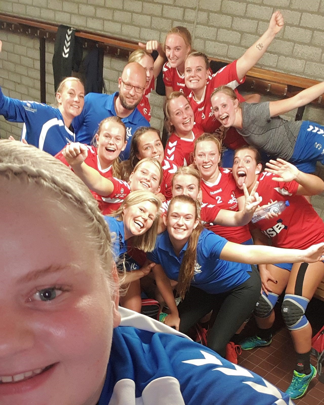 Grote vreugde bij het Heemskerkse team na het binnenhalen van de eerste punten. (Foto: Aangeleverd)