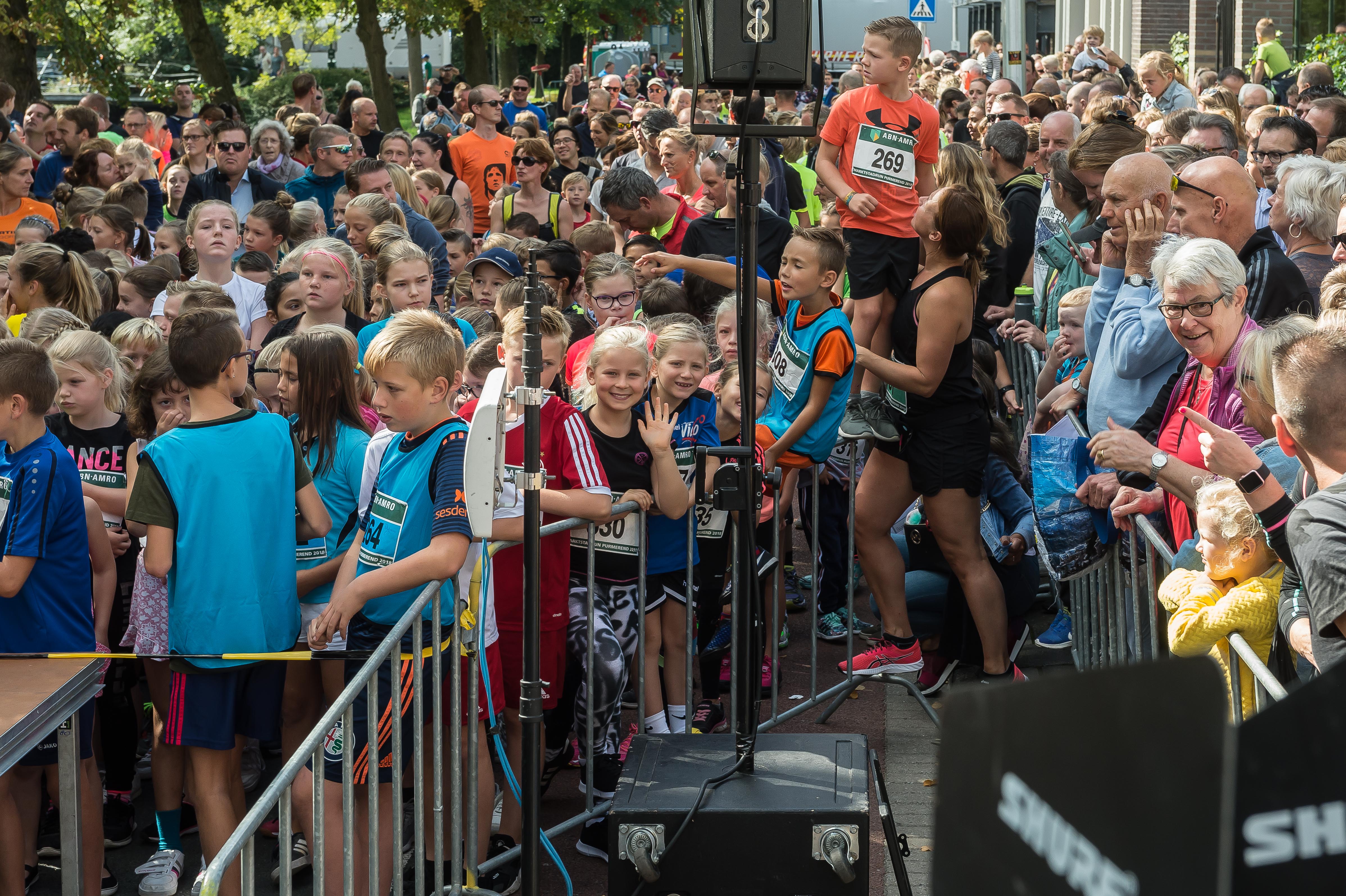 De start van de kidsloop tijdens de Marktstadrun. (Foto: Han Giskes)