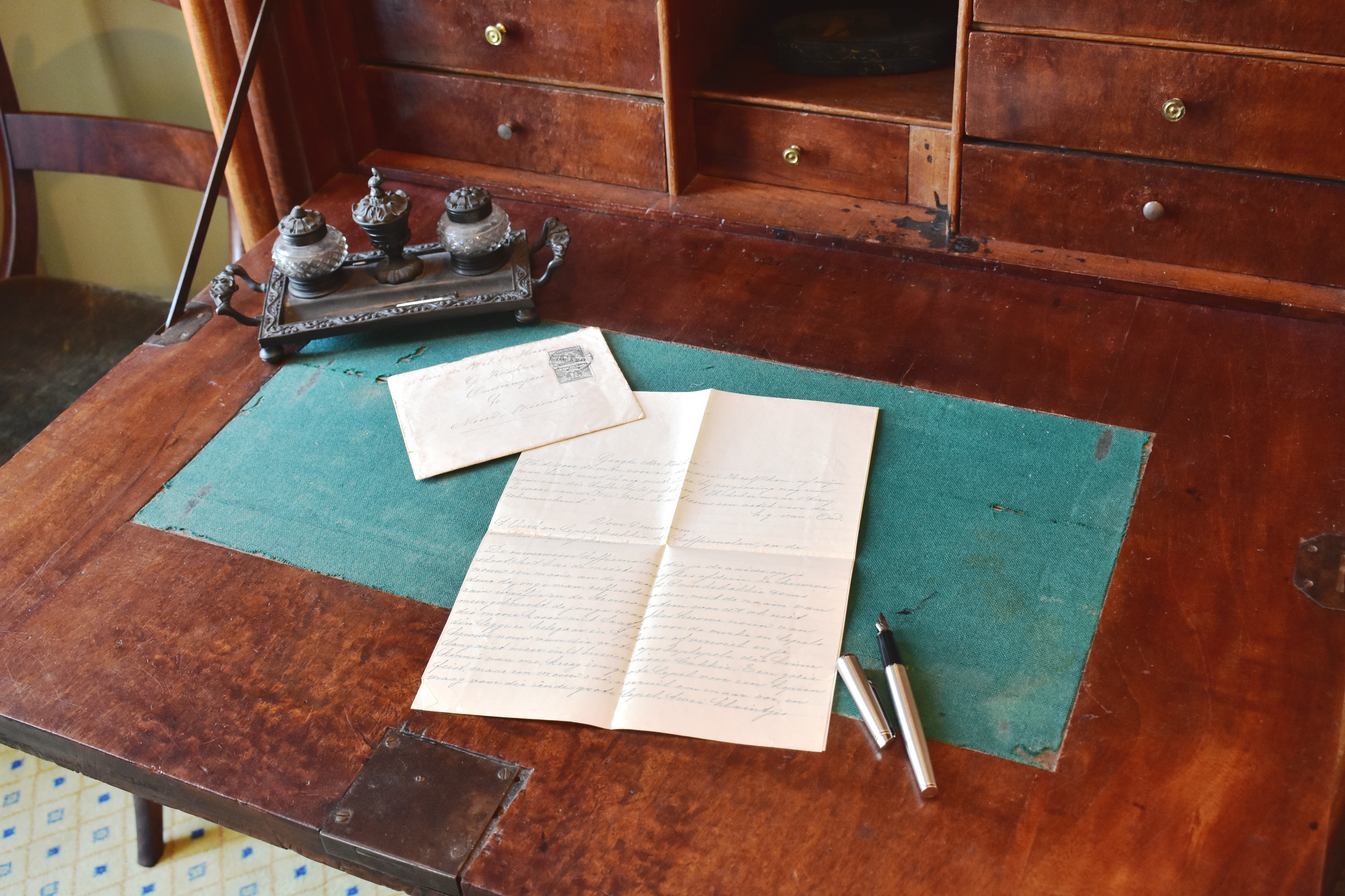 Schrijftafel in het Betje Wolff Museum. (Foto: Betje Wolff Museum)