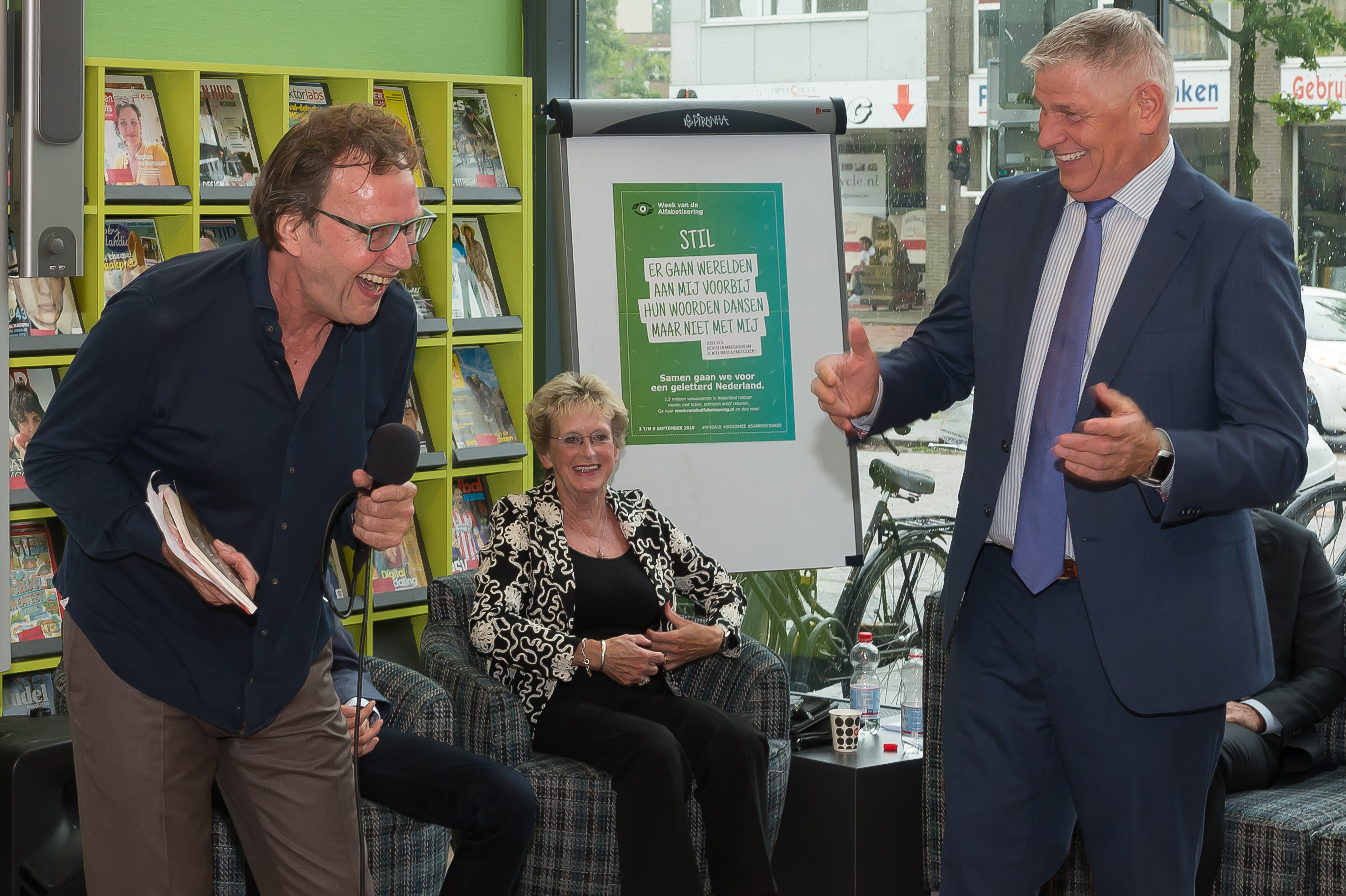 Tv-presentator en programmamaker Cees Grimbergen en Cees Baerts gieren het uit na de onthullingen van de Purmerender. (Foto: Han Giskes)