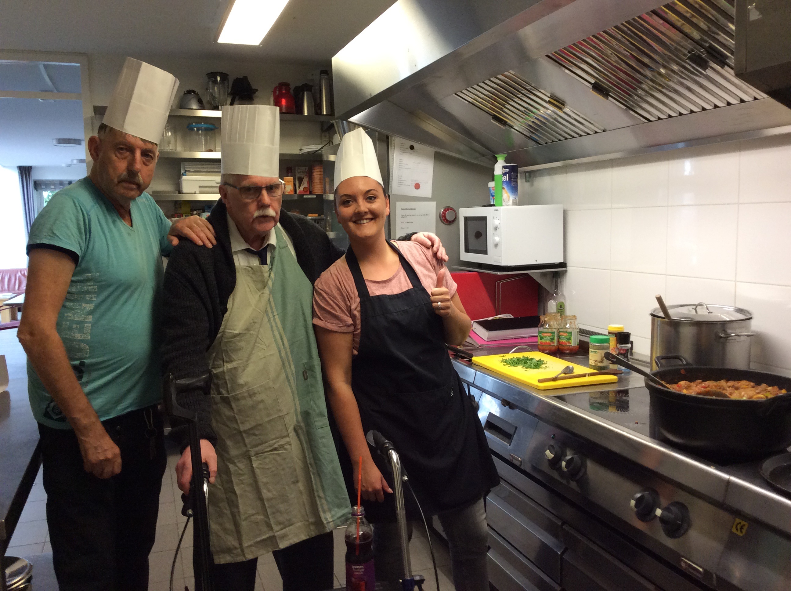 Theo nam tijdens het koken graag een kijkje in de keuken. (Foto: aangeleverd)
