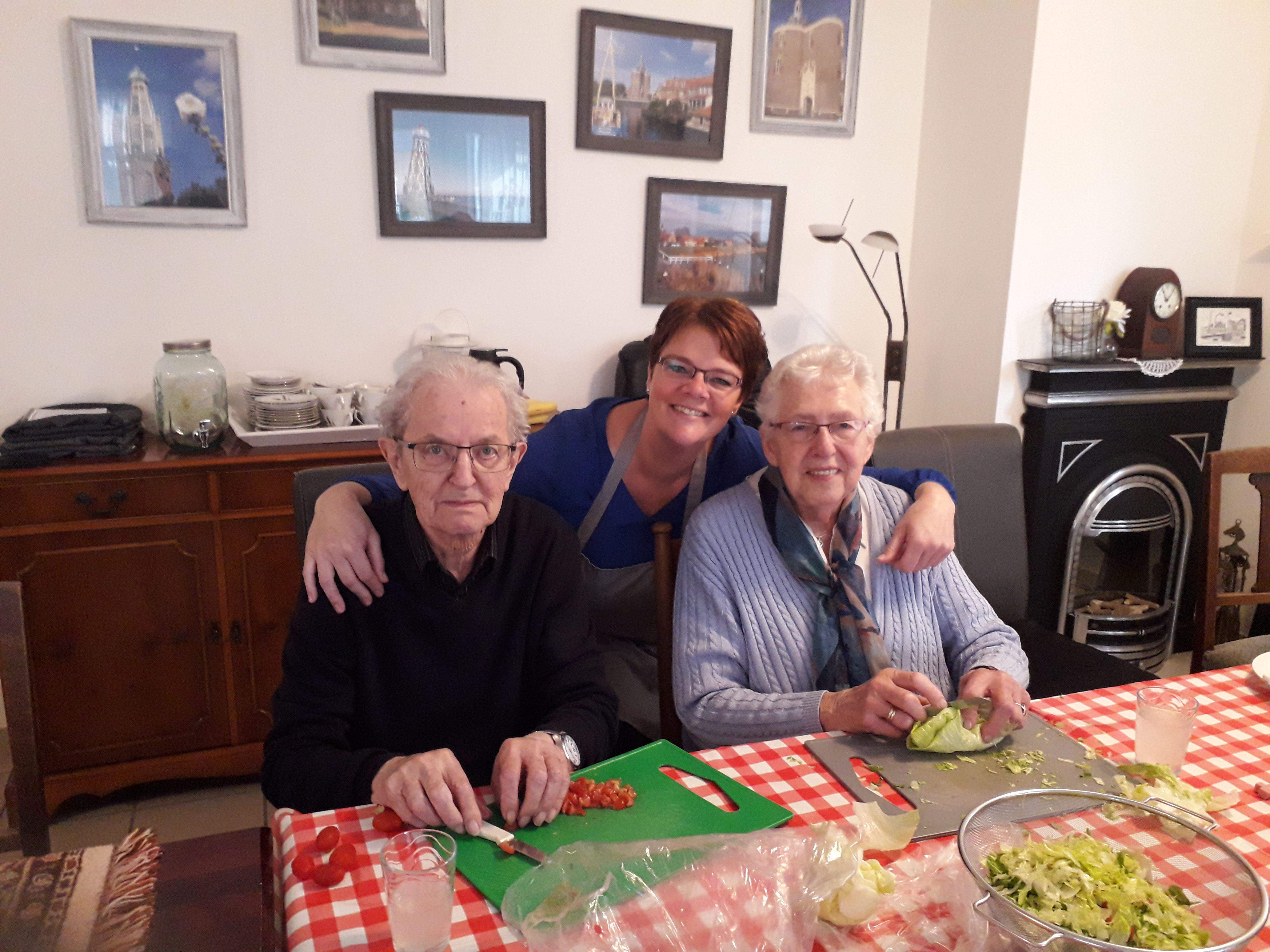 De Huiskamer van Enkhuizen steekt vooral tijd in datgene wat de bezoekers nodig hebben: persoonlijkheid, veiligheid, aandacht, liefde en zorg. (Foto: aangeleverd)