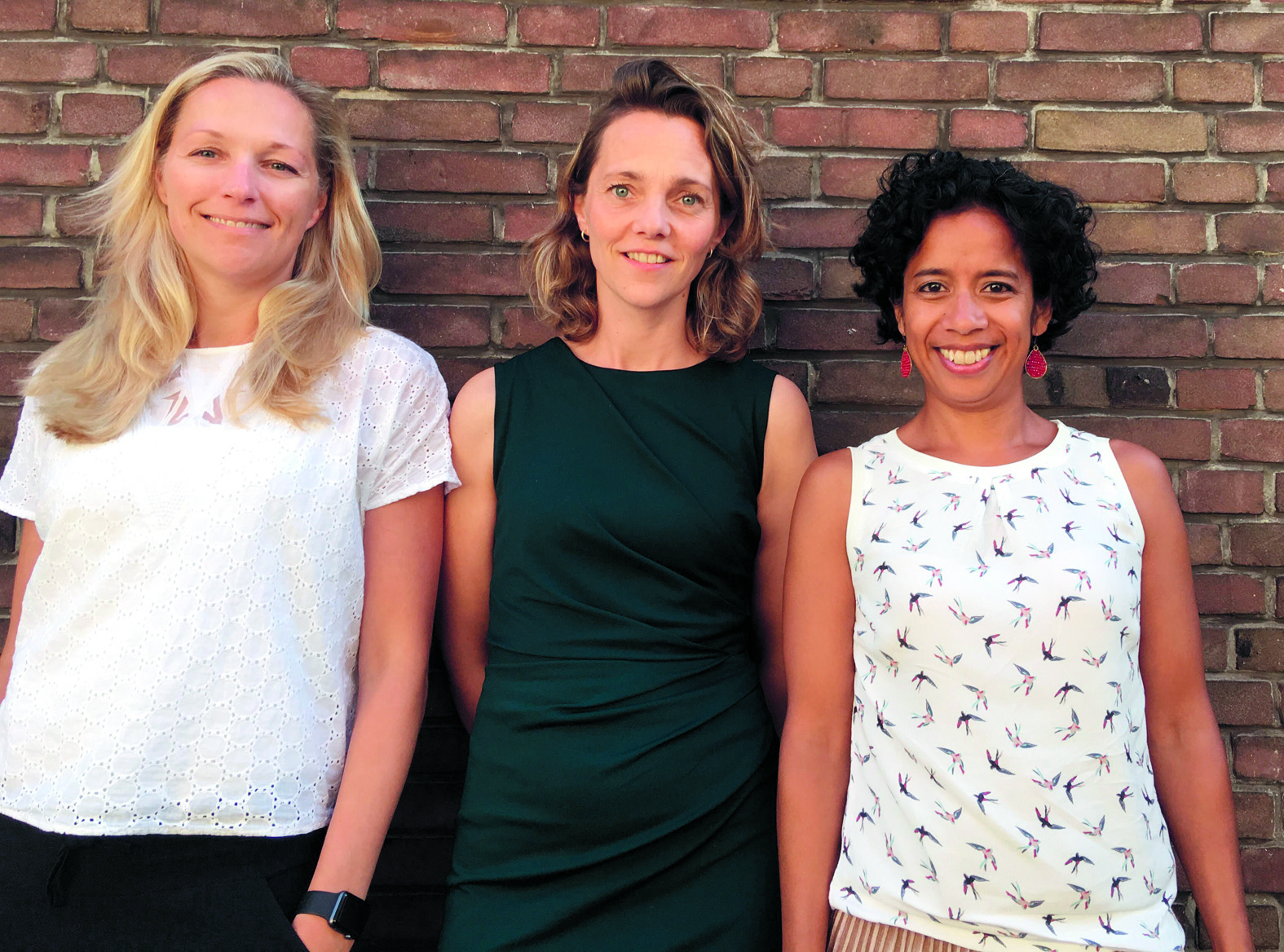De verhalenfeeën (vlnr): Kathalijn, Caroline en Chantelle. (foto aangeleverd)